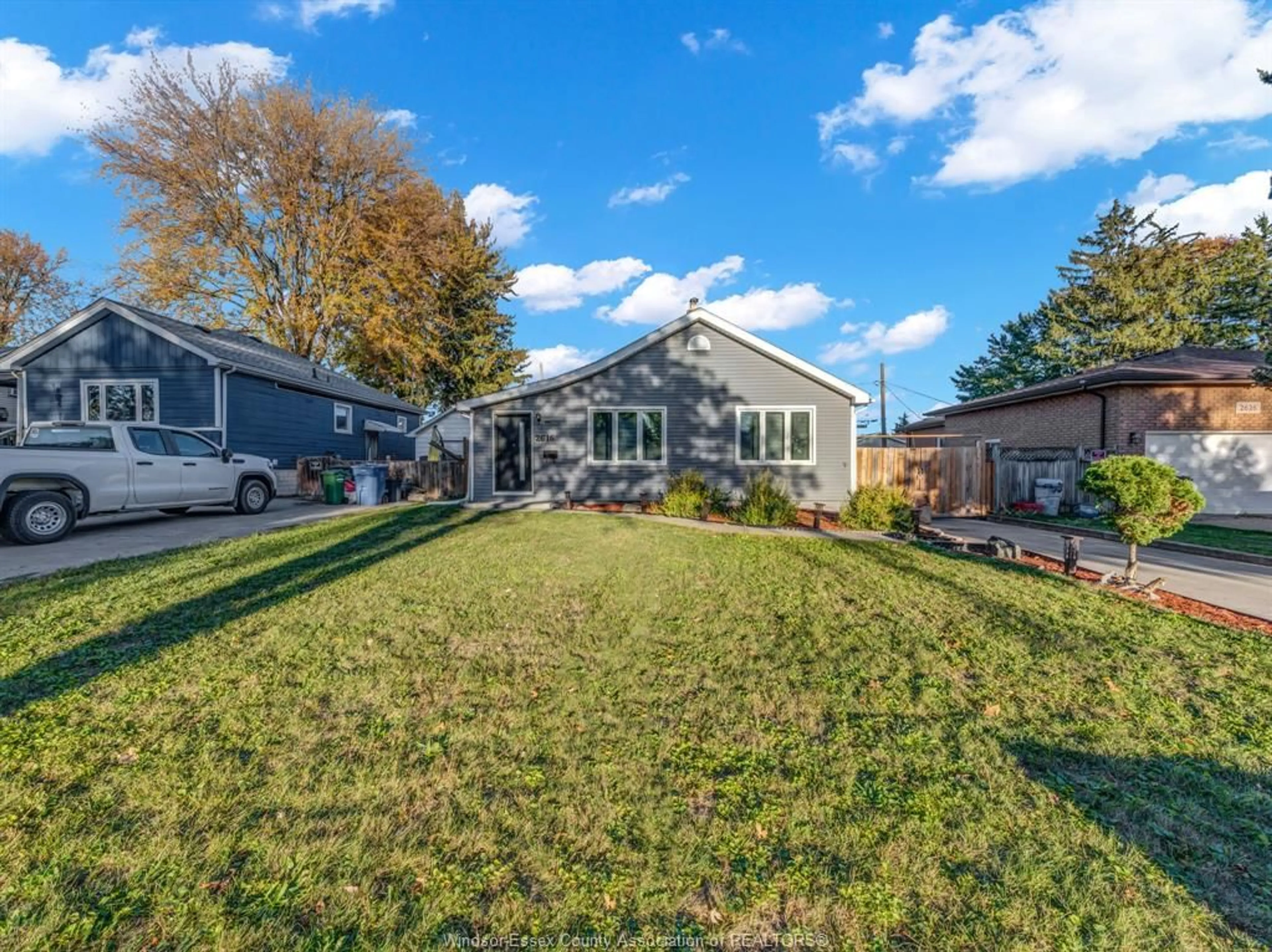 A pic from outside/outdoor area/front of a property/back of a property/a pic from drone, unknown for 2616 TOURANGEAU Rd, Windsor Ontario N8W 4N9