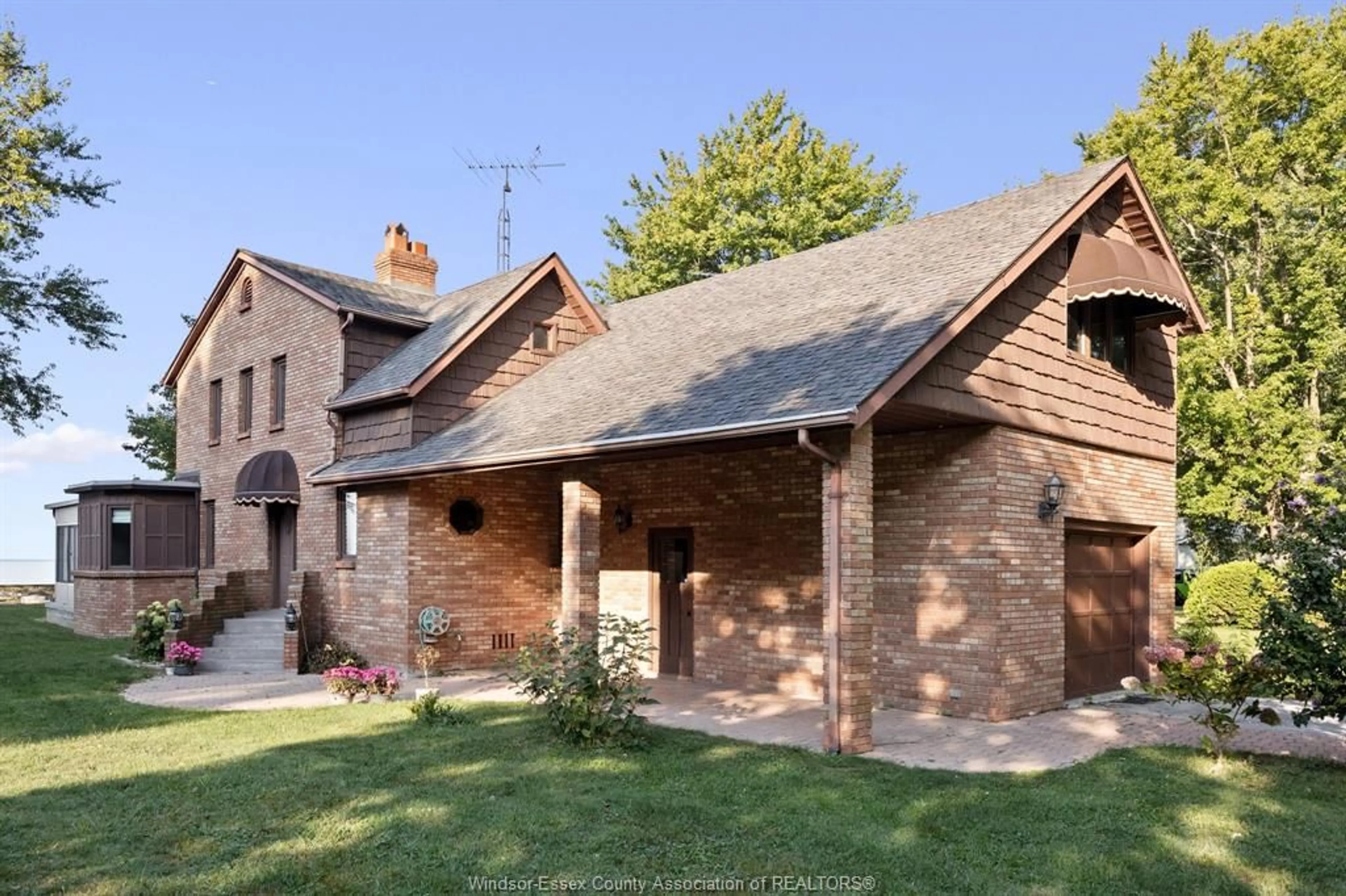 Home with brick exterior material, building for 1818 ERIE Ave, Amherstburg Ontario N9V 2Y8