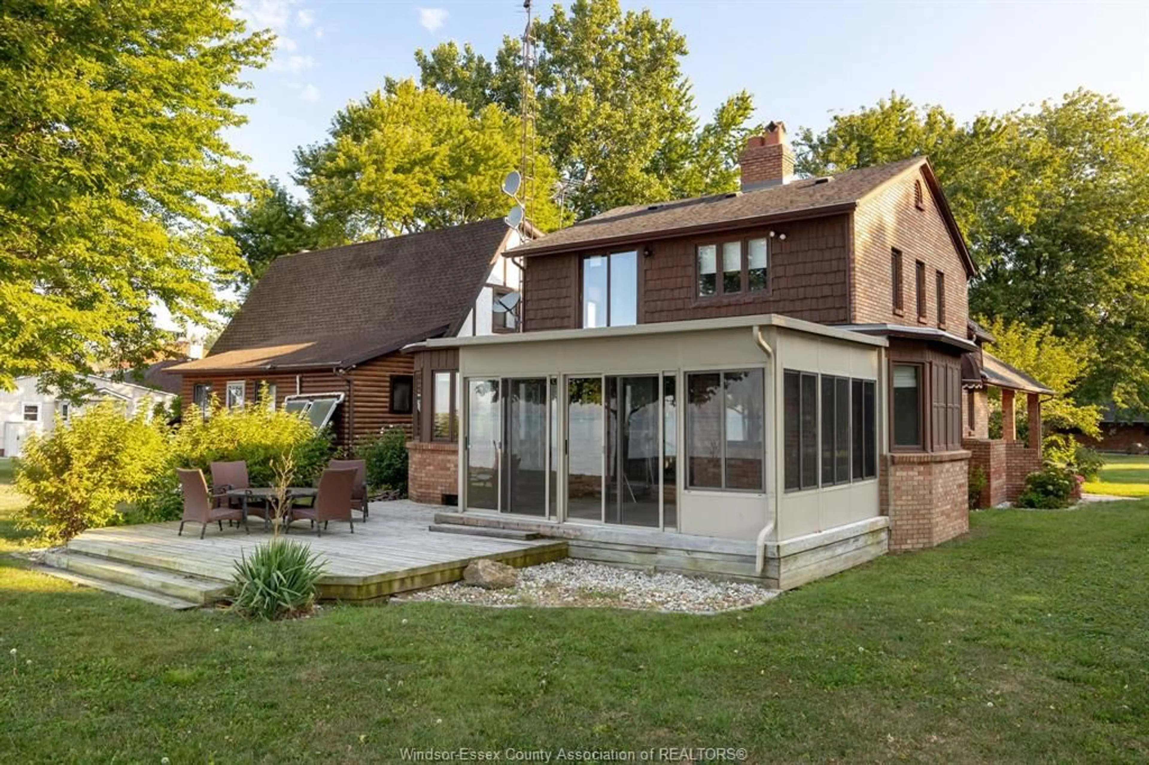 Home with brick exterior material, unknown for 1818 ERIE Ave, Amherstburg Ontario N9V 2Y8