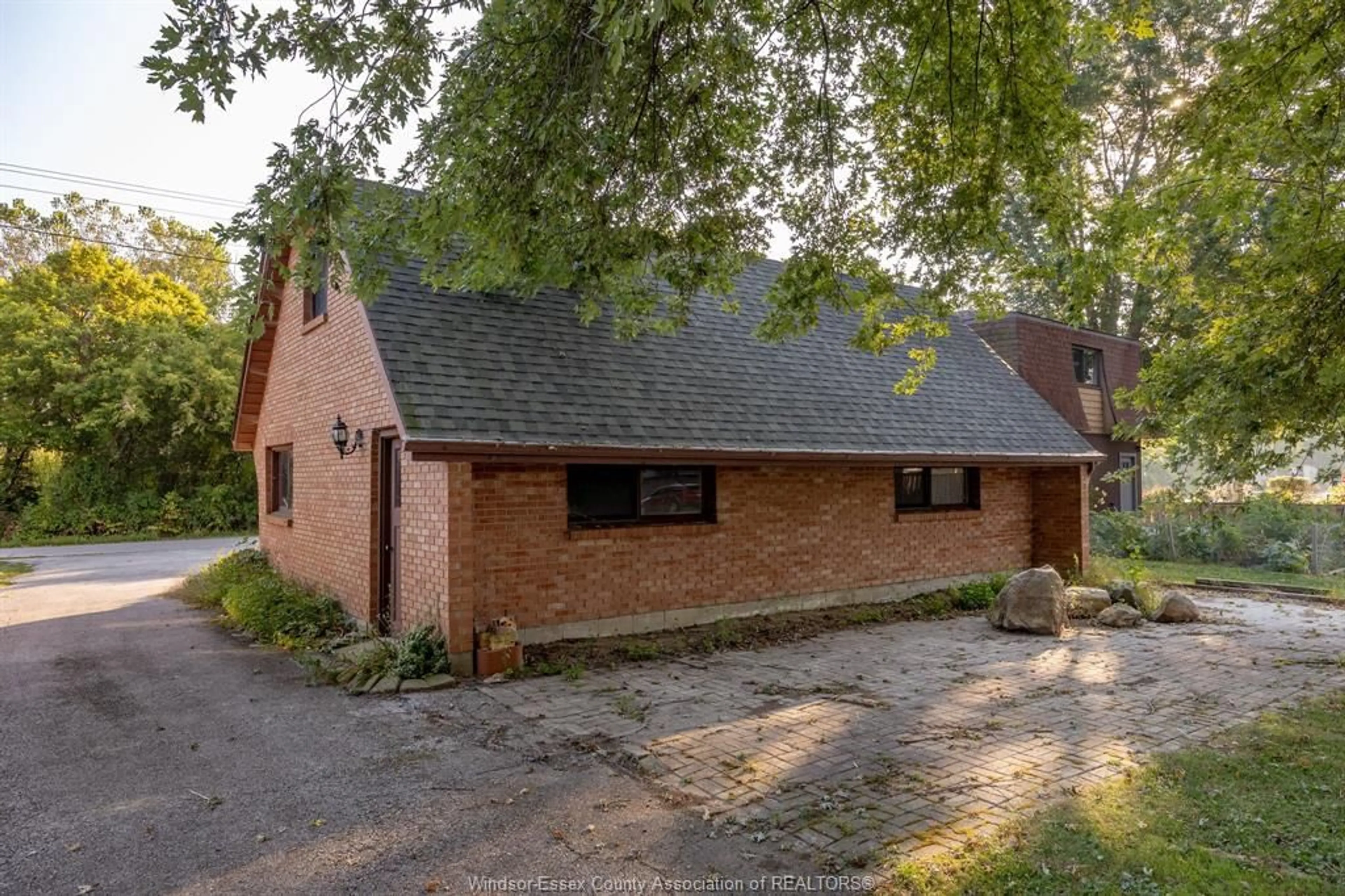 Home with brick exterior material, street for 1818 ERIE Ave, Amherstburg Ontario N9V 2Y8