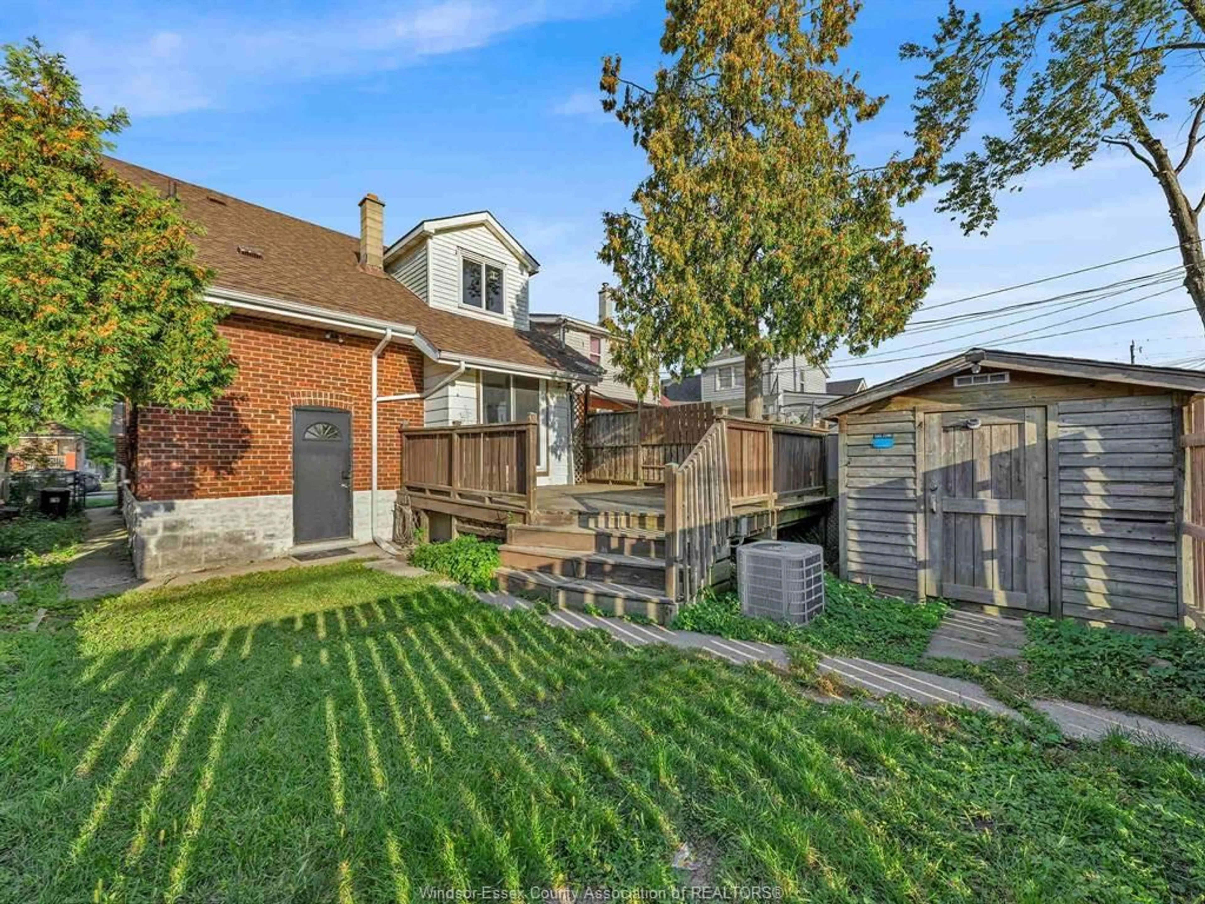 A pic from outside/outdoor area/front of a property/back of a property/a pic from drone, street for 1453 Marentette, Windsor Ontario N8X 4E2