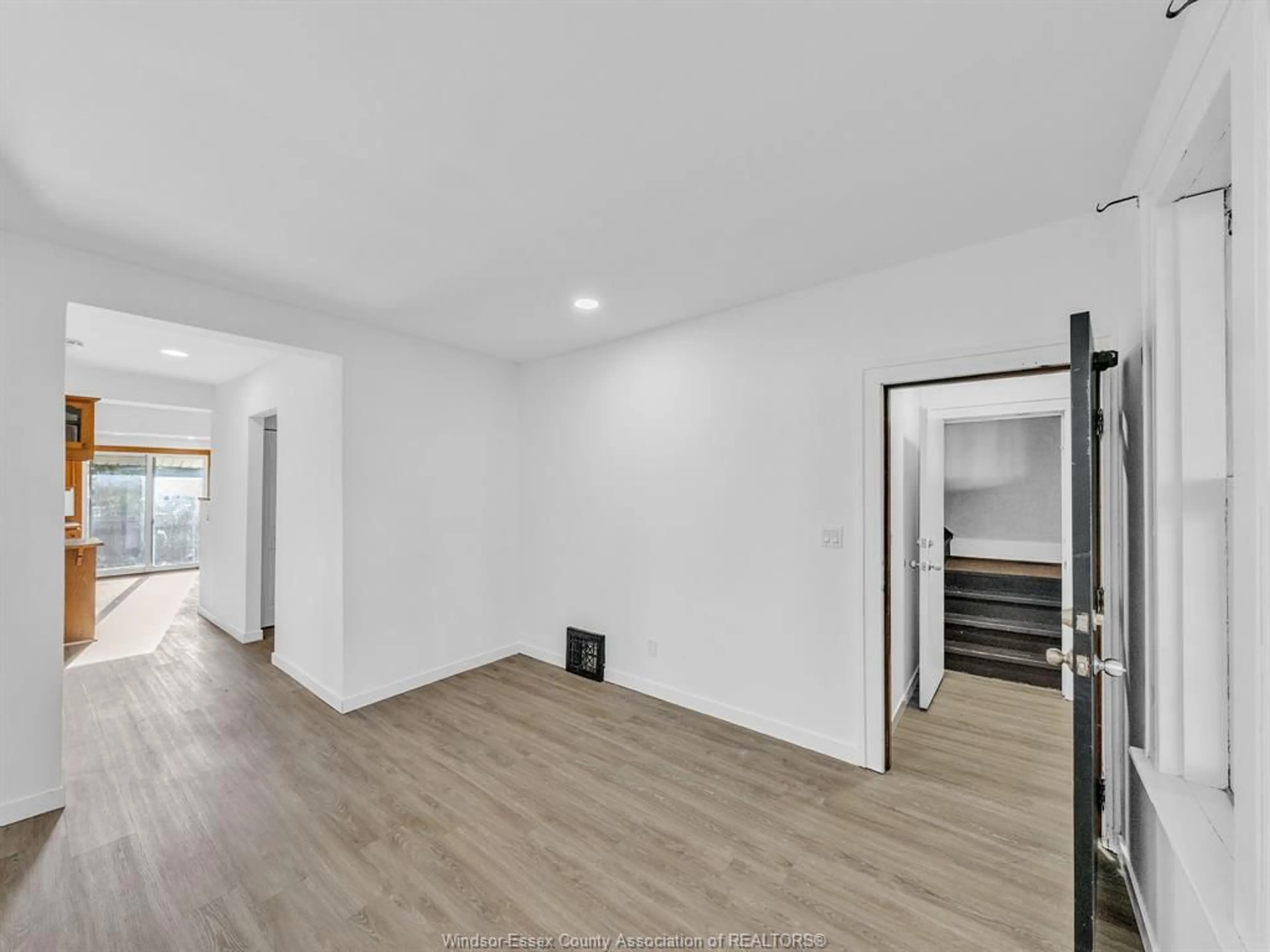 Unknown for 1453 Marentette, Windsor Ontario N8X 4E2