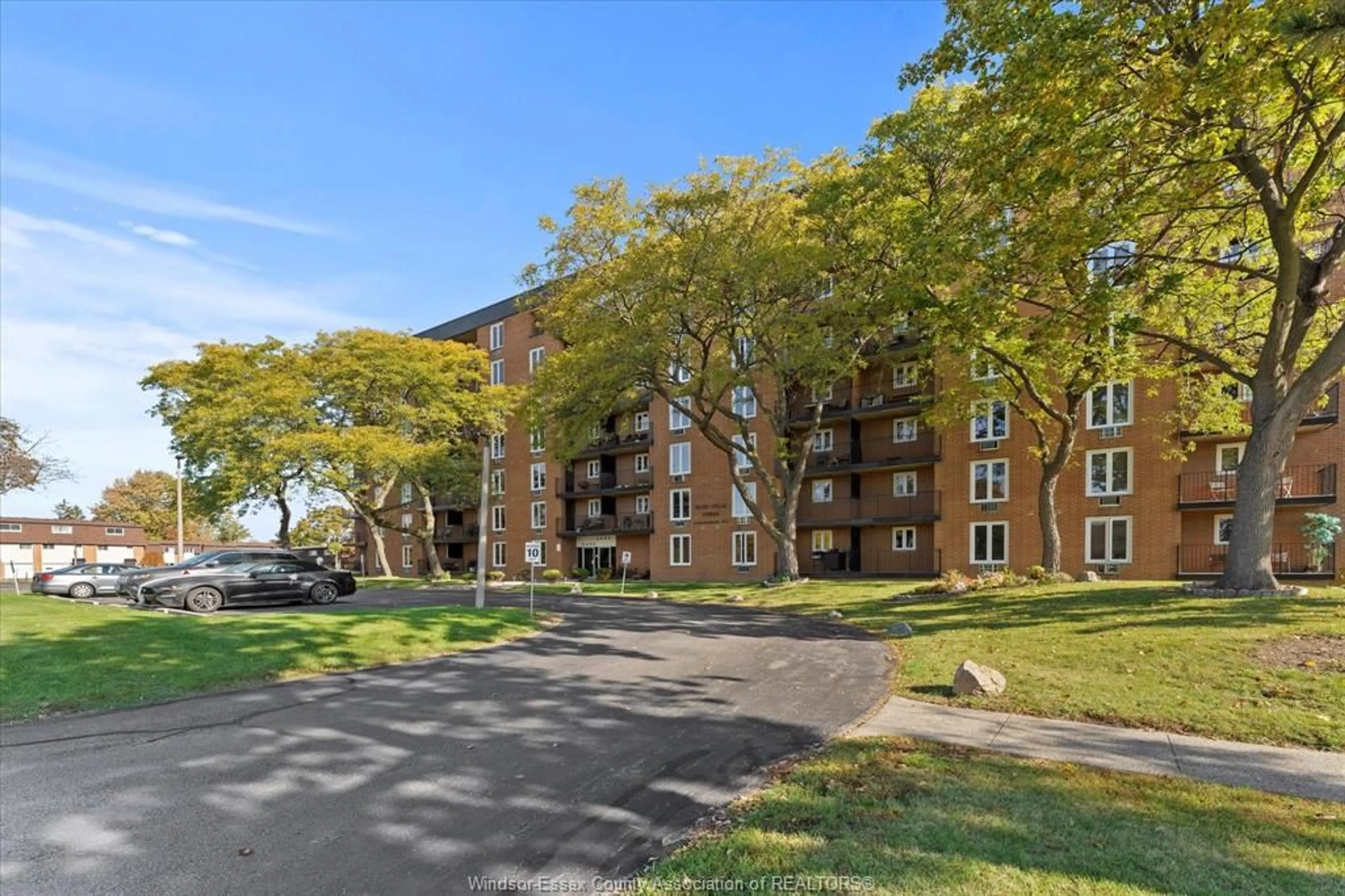 A pic from outside/outdoor area/front of a property/back of a property/a pic from drone, street for 6550 THORNBERRY Cres #6550, Windsor Ontario N8T 2X2