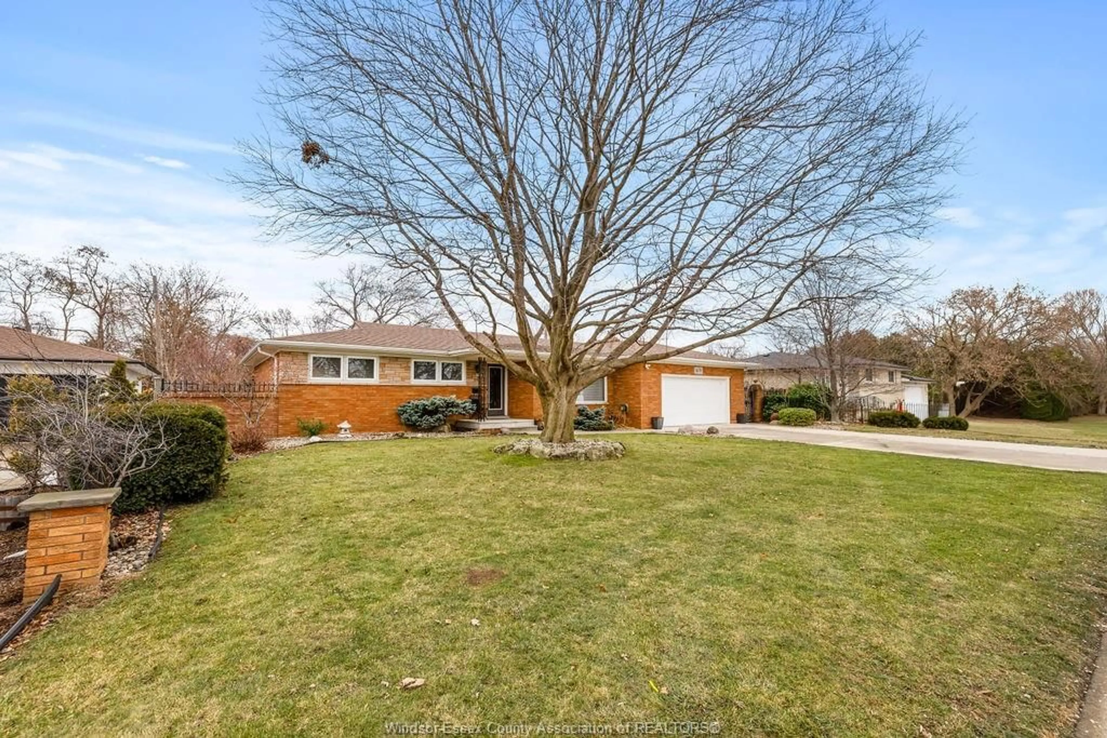 A pic from outside/outdoor area/front of a property/back of a property/a pic from drone, street for 1670 CAMPBELL Ave, Windsor Ontario N9B 2K6