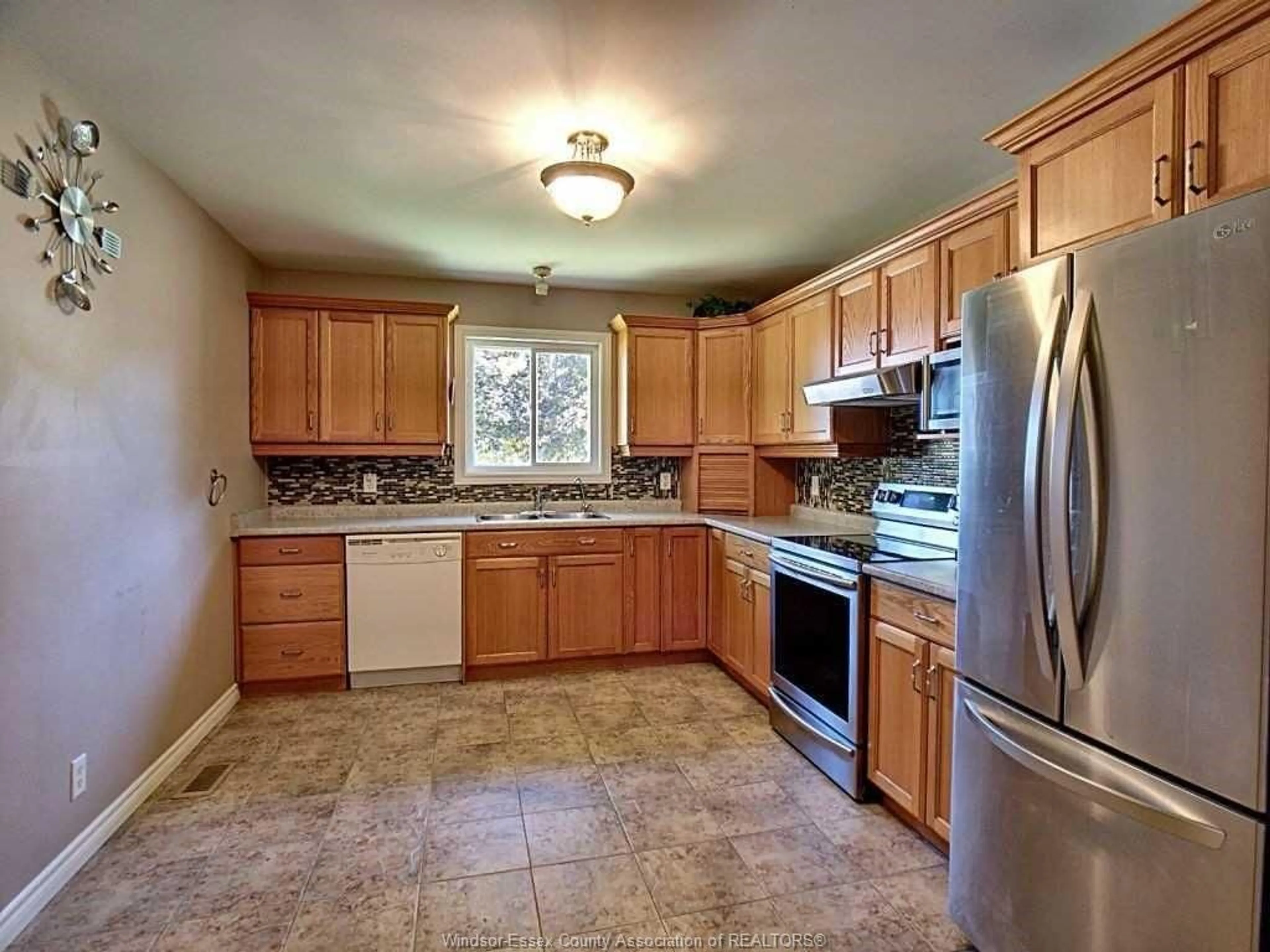 Standard kitchen, ceramic/tile floor for 172 STURGEON MEADOWS, Leamington Ontario N8H 5M7
