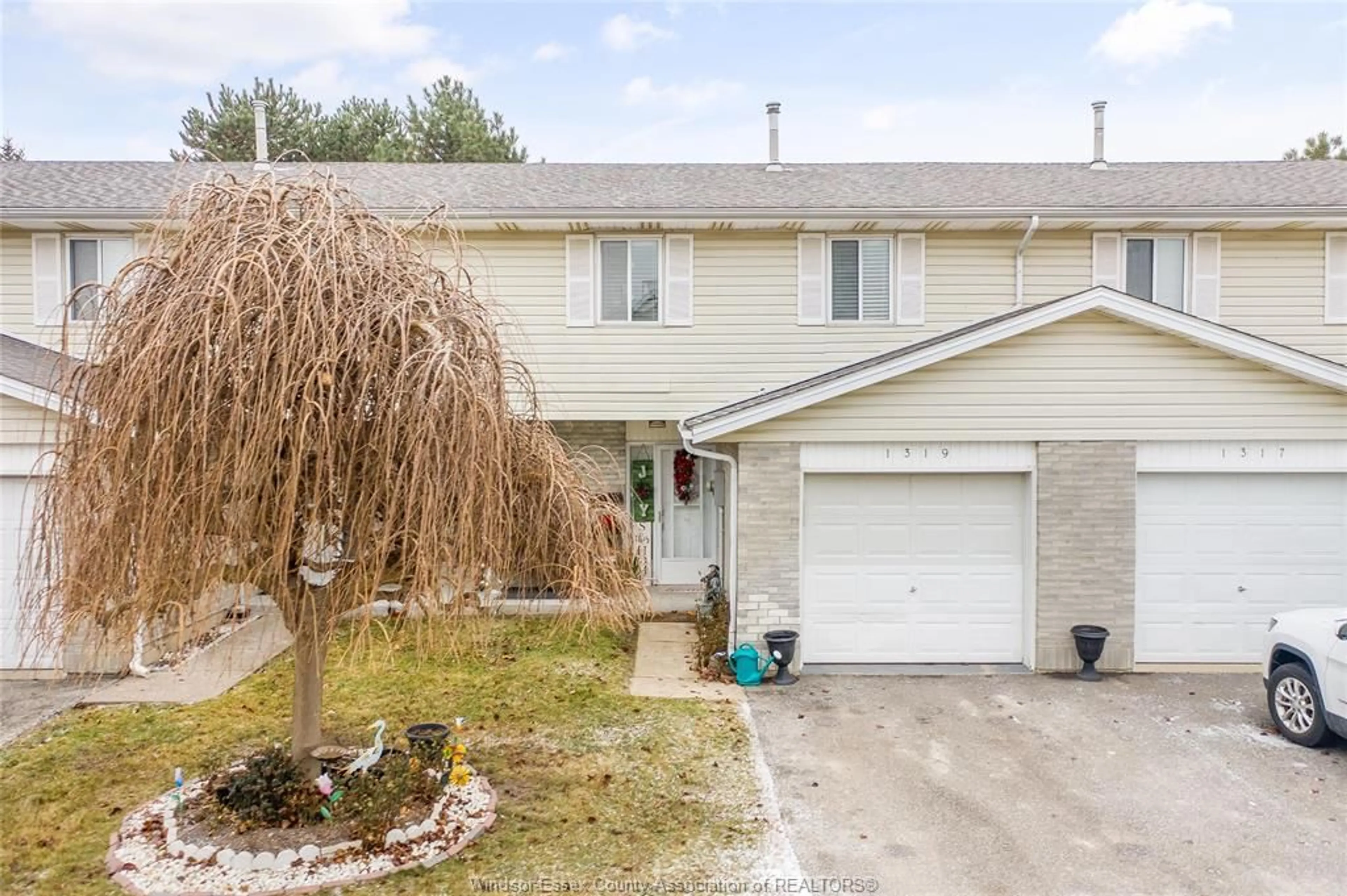 A pic from outside/outdoor area/front of a property/back of a property/a pic from drone, street for 1319 CARDINAL Cres, Tecumseh Ontario N9A 6V7