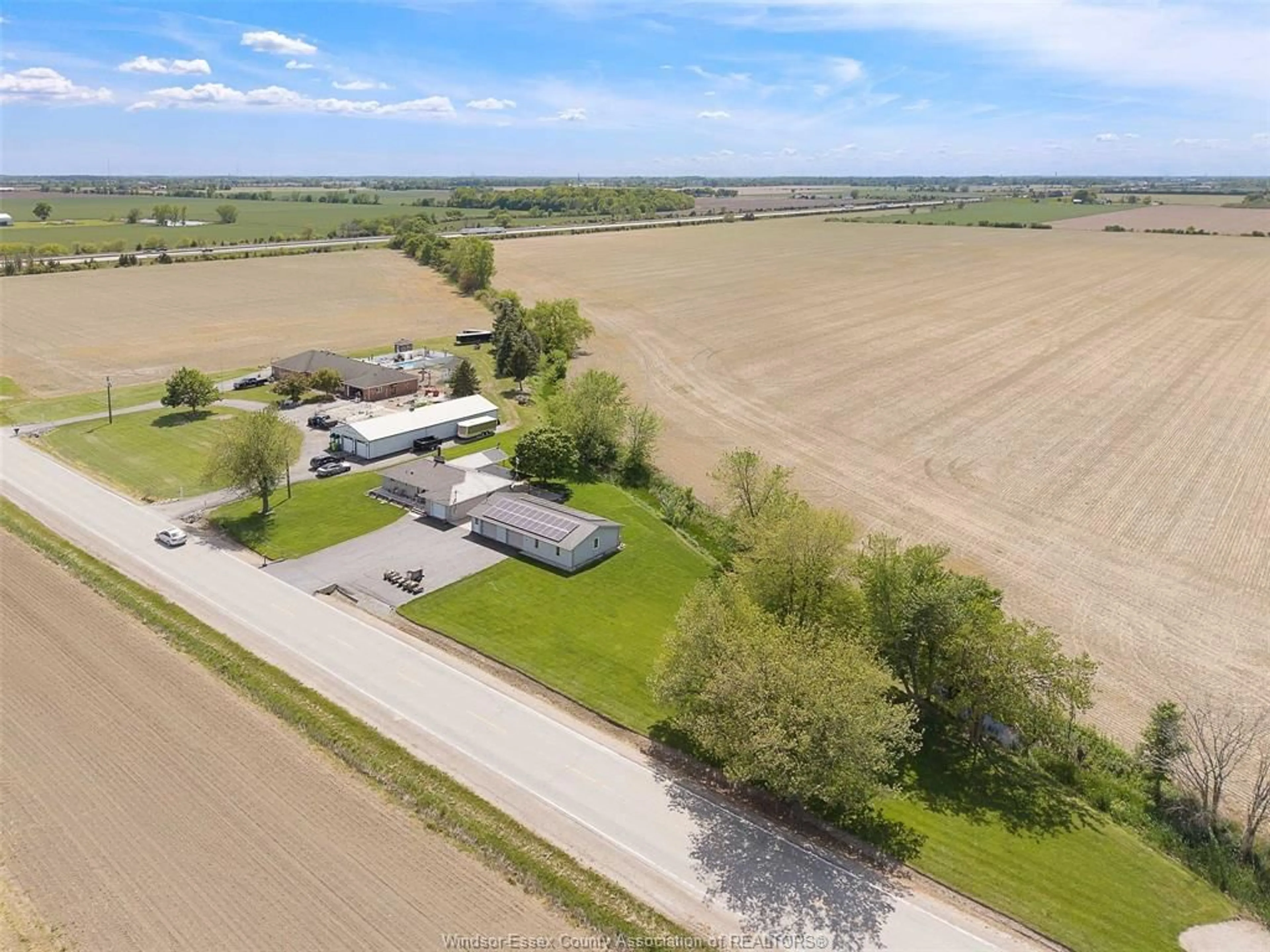 A pic from outside/outdoor area/front of a property/back of a property/a pic from drone, building for 4831 11TH CONCESSION, Tecumseh Ontario N0R 1K0