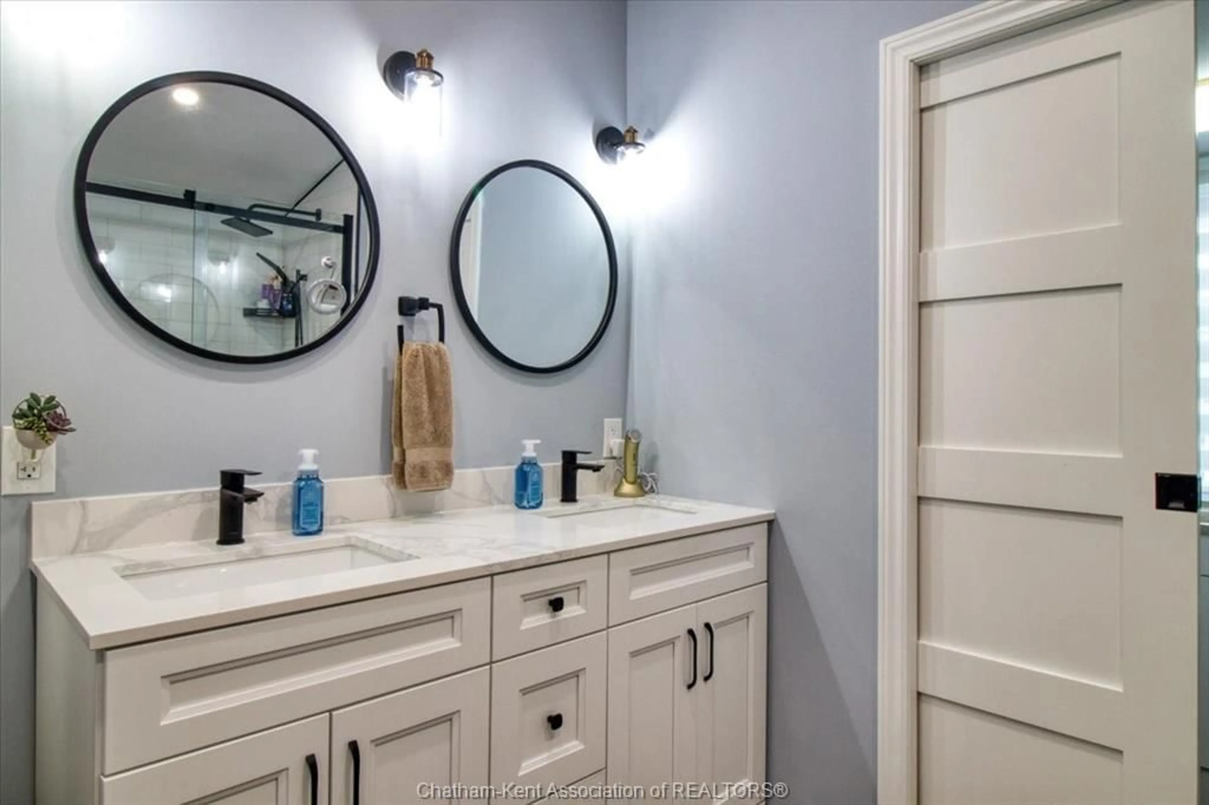 Contemporary bathroom, ceramic/tile floor for 36 O'Neil St, Chatham Ontario N7M 3A3