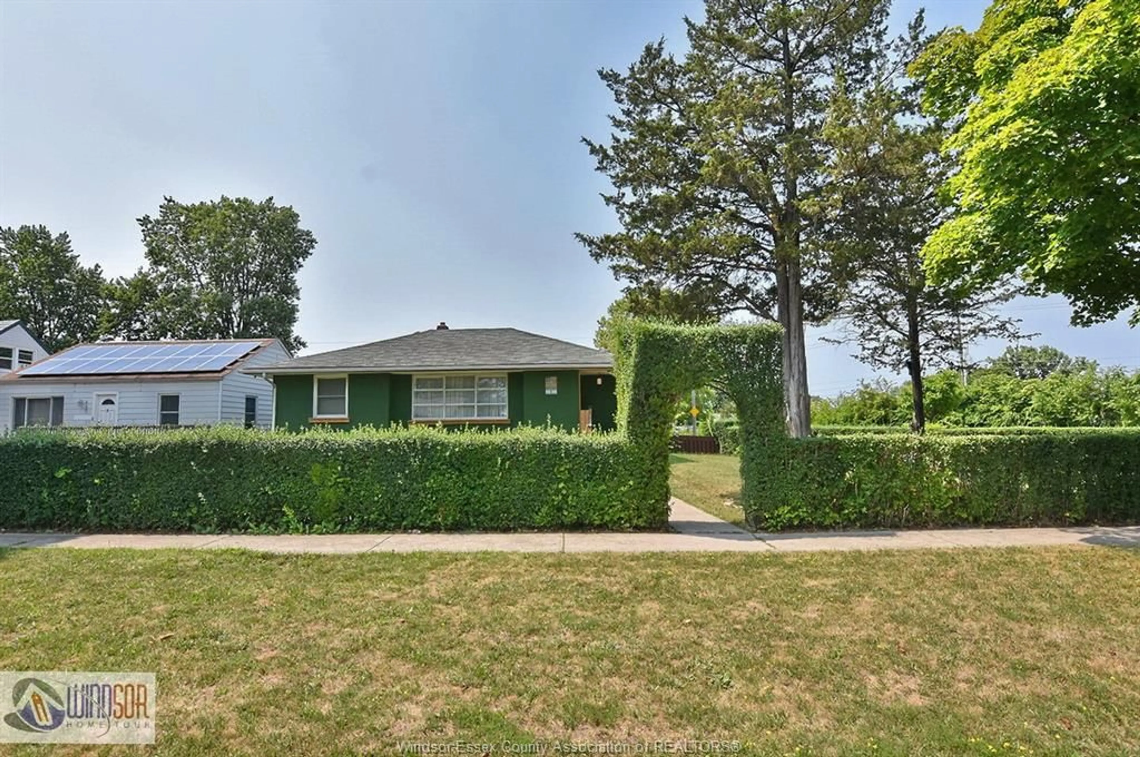 Unknown for 2181 PARENT, Windsor Ontario N8W 2E2