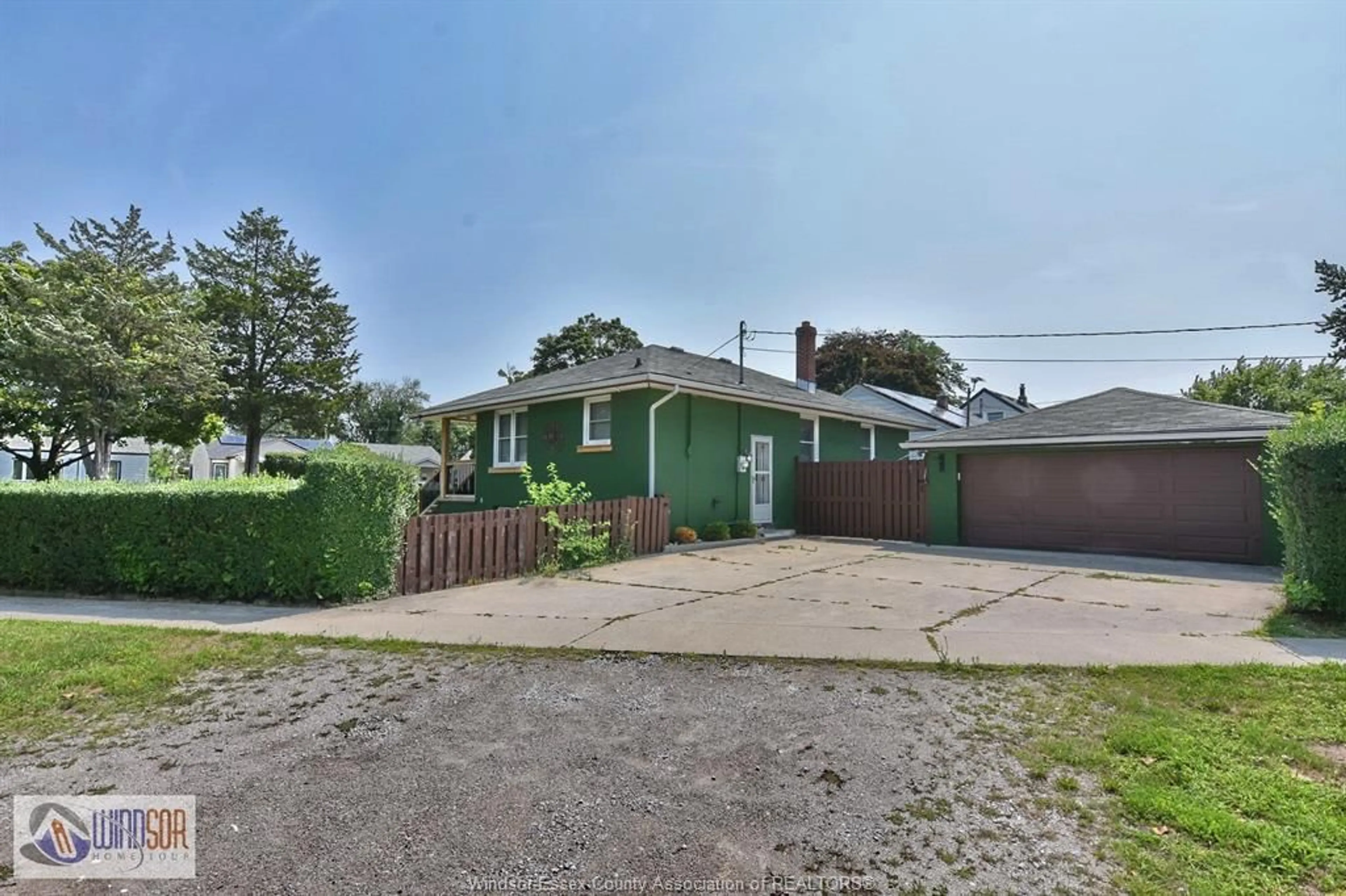 A pic from outside/outdoor area/front of a property/back of a property/a pic from drone, street for 2181 PARENT, Windsor Ontario N8W 2E2