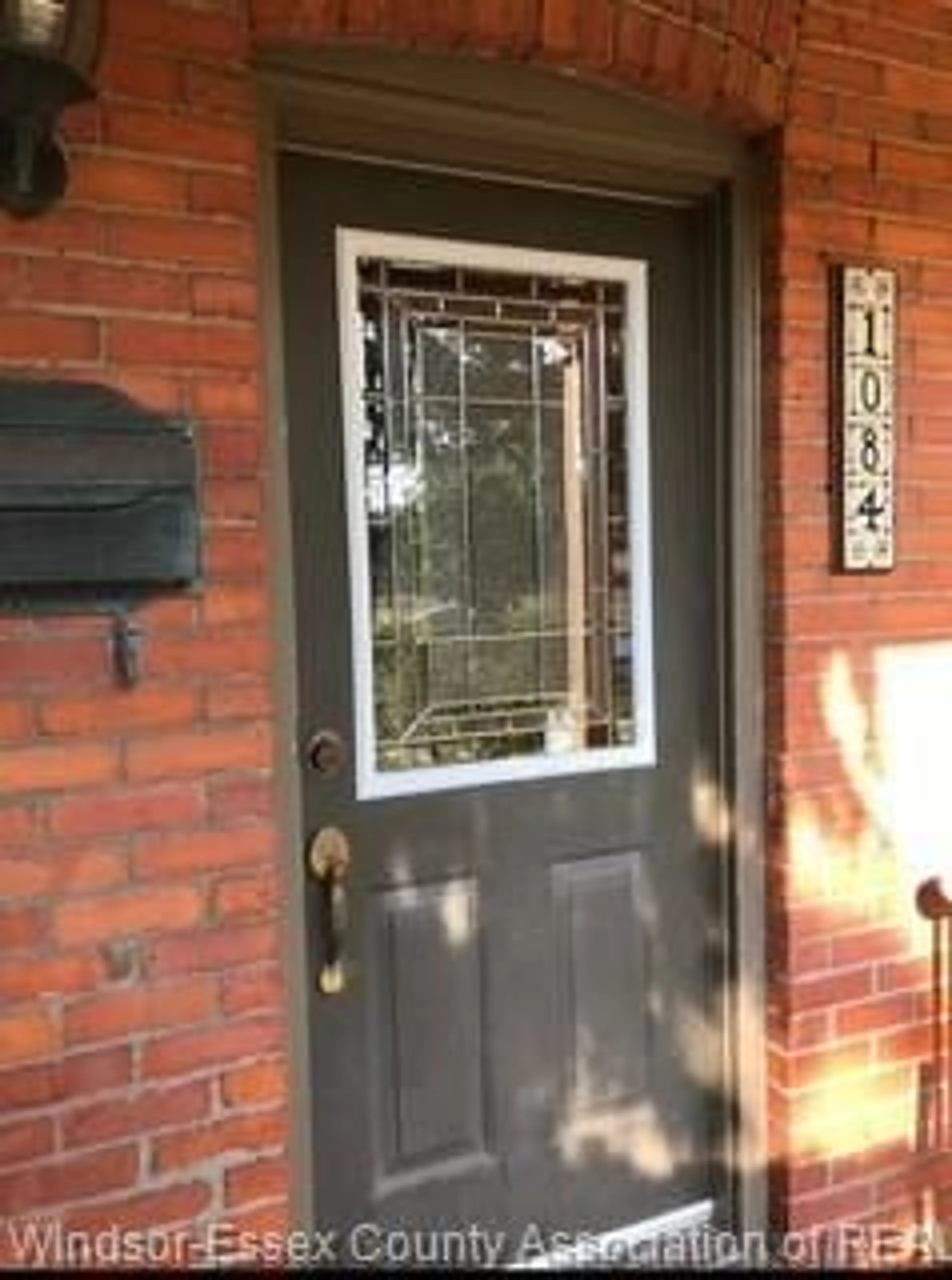 Indoor entryway for 1084 MONMOUTH, Windsor Ontario N8Y 3L7