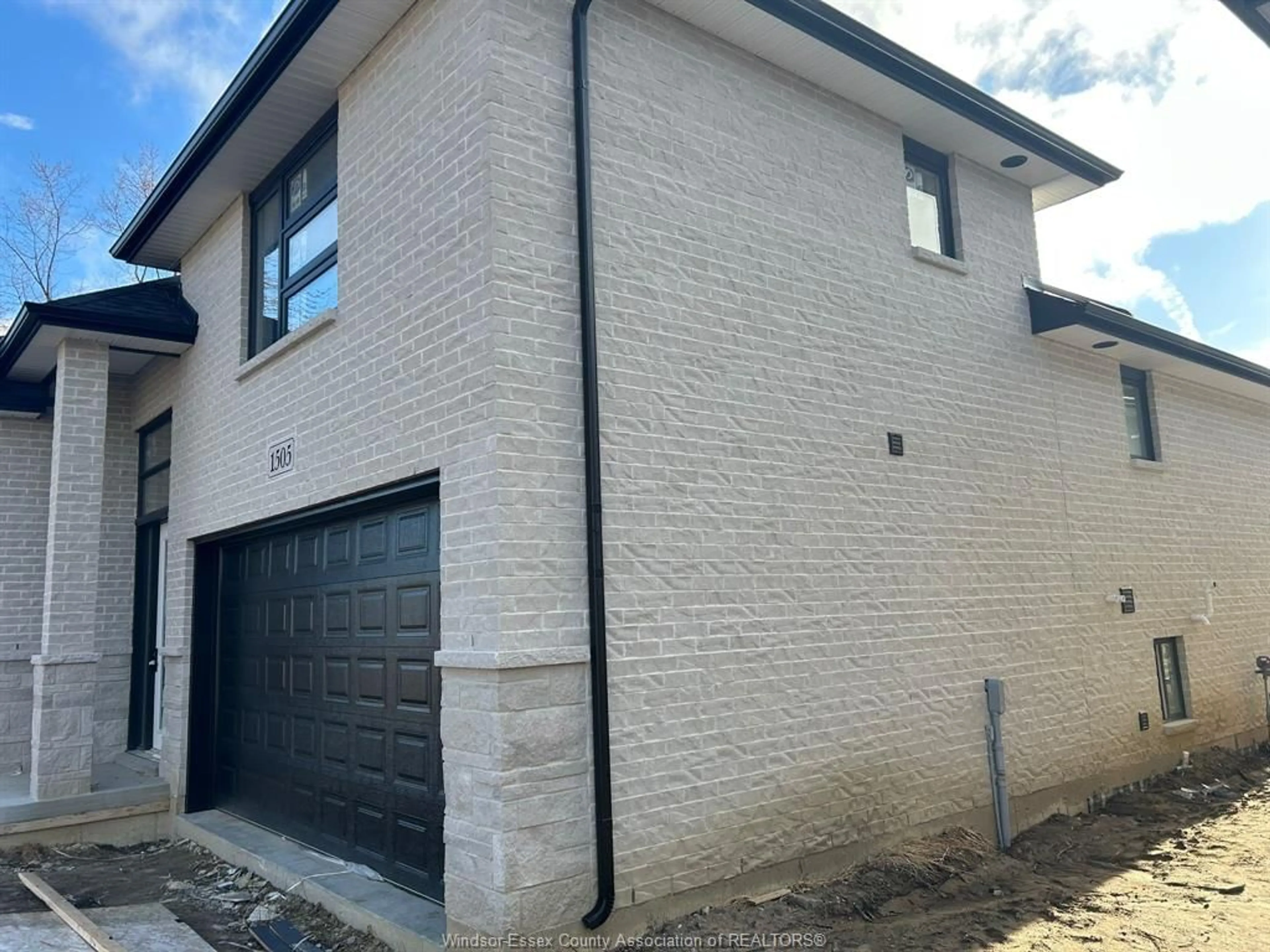Home with brick exterior material, building for 1505 MICHIGAN, LaSalle Ontario N9J 2G7