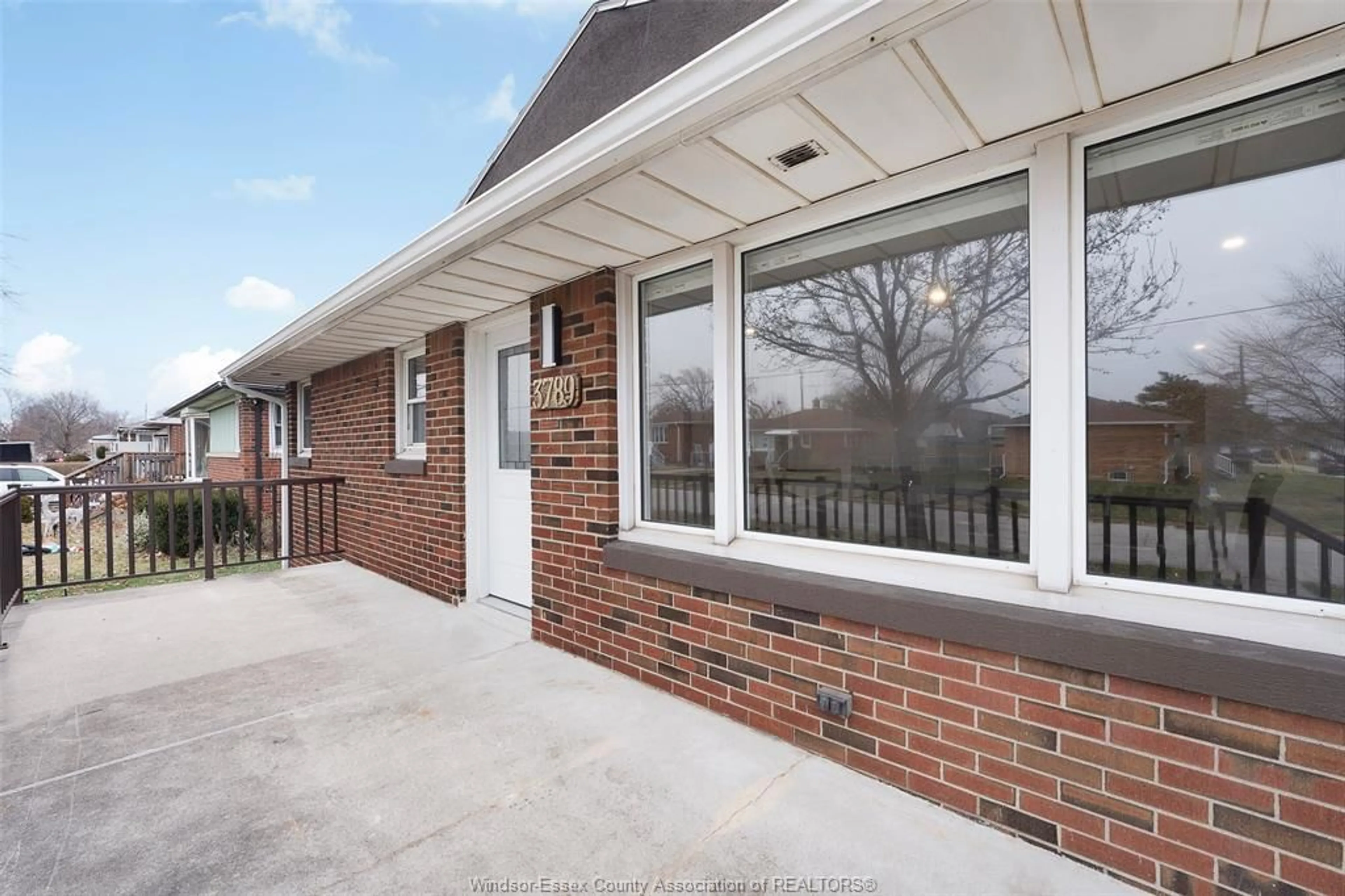 Home with brick exterior material, unknown for 3789 MYRTLE, Windsor Ontario N9C 2C9