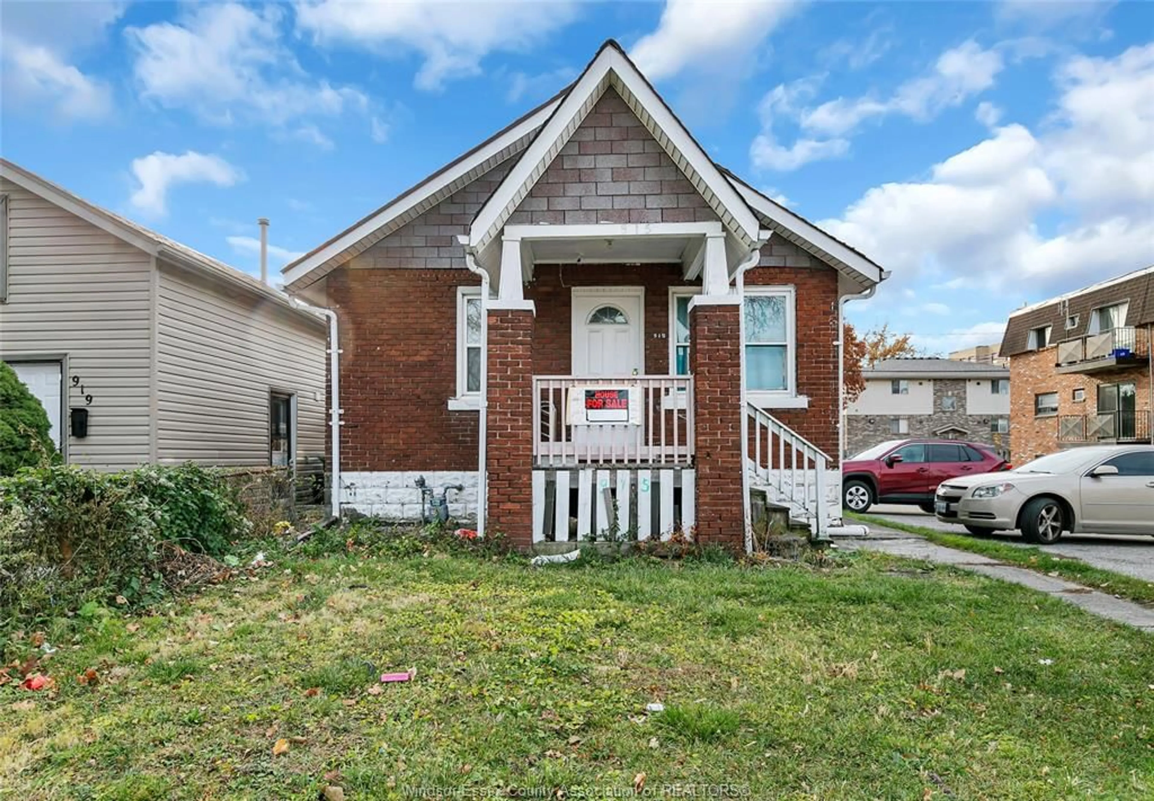 Home with brick exterior material, street for 915 JOSEPHINE, Windsor Ontario N9B 2L4