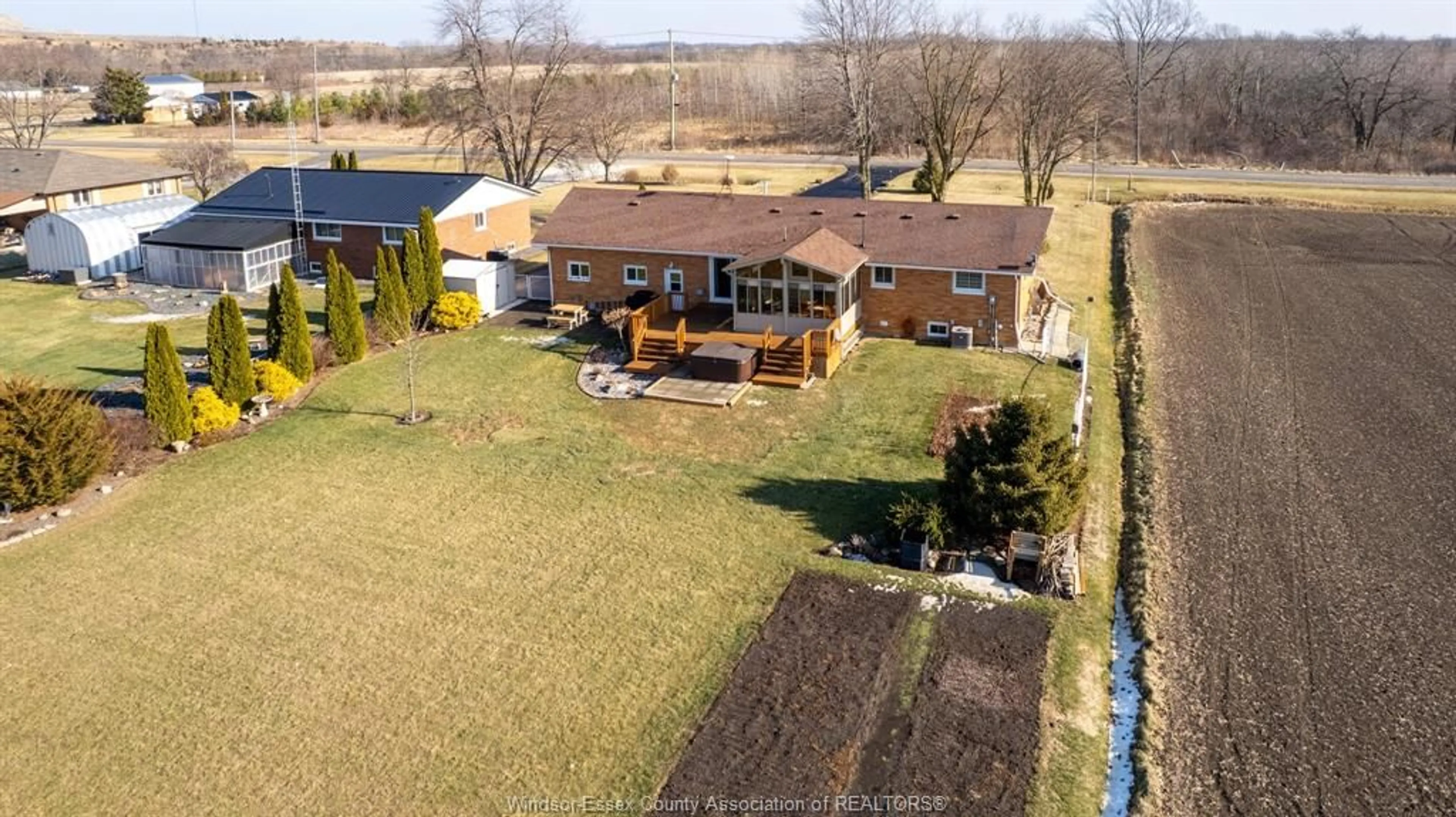 A pic from outside/outdoor area/front of a property/back of a property/a pic from drone, unknown for 6578 CONCESSION 6, Amherstburg Ontario N9V 1Y9