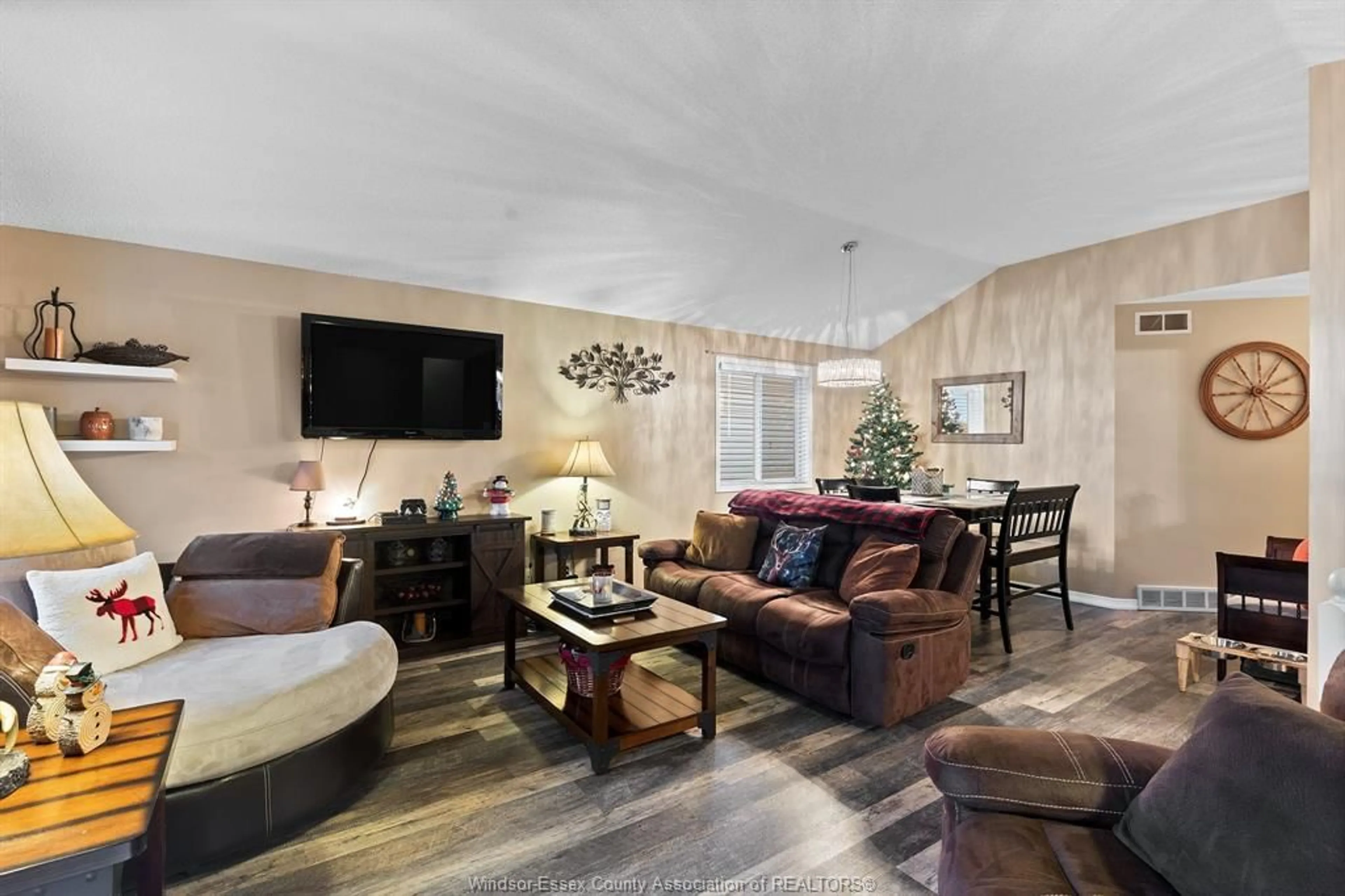 Living room with furniture, wood/laminate floor for 35 VERMONT, Amherstburg Ontario N9V 3X8