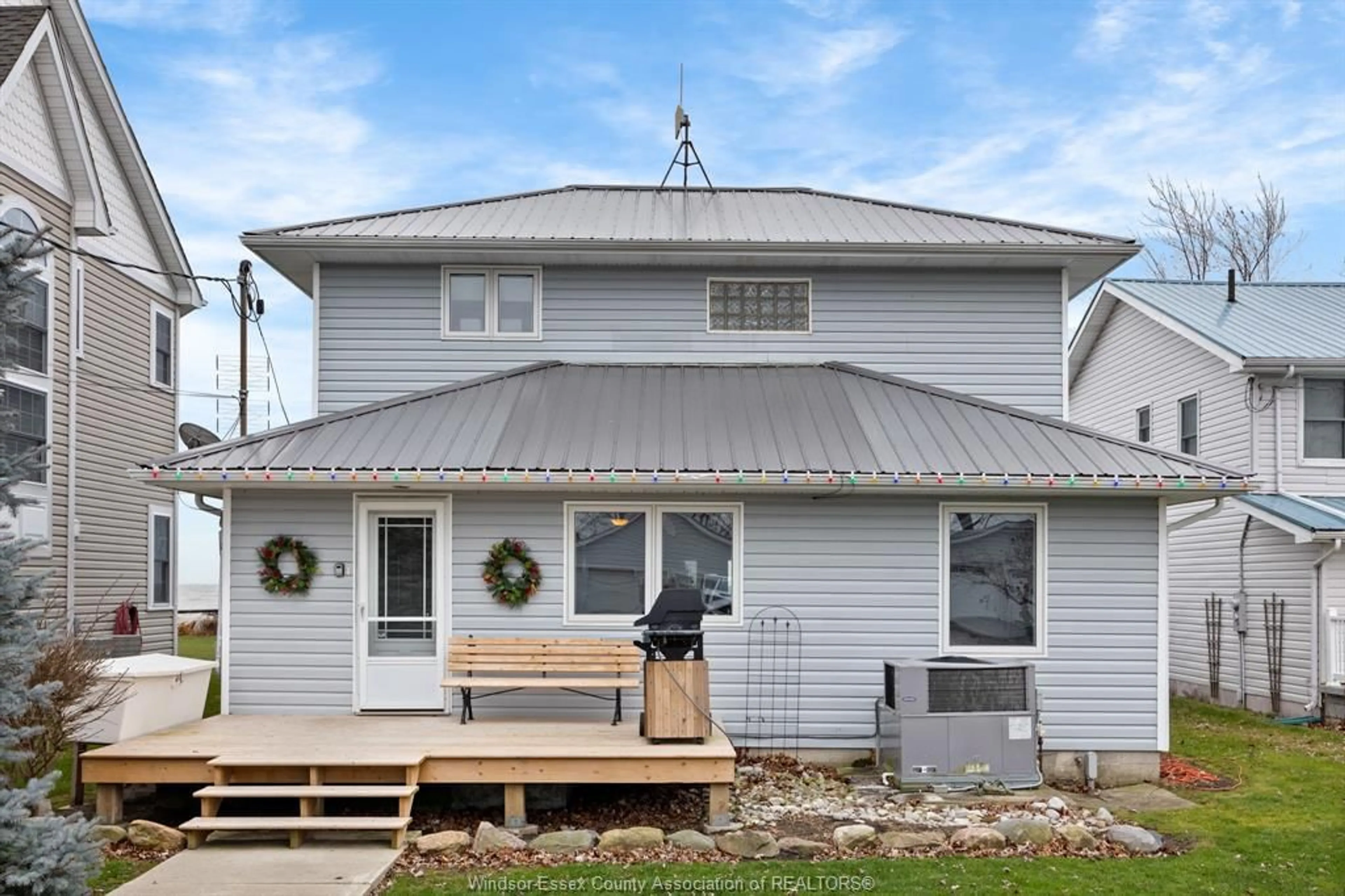 Home with vinyl exterior material, building for 419 LAKESIDE, Amherstburg Ontario N0R 1G0