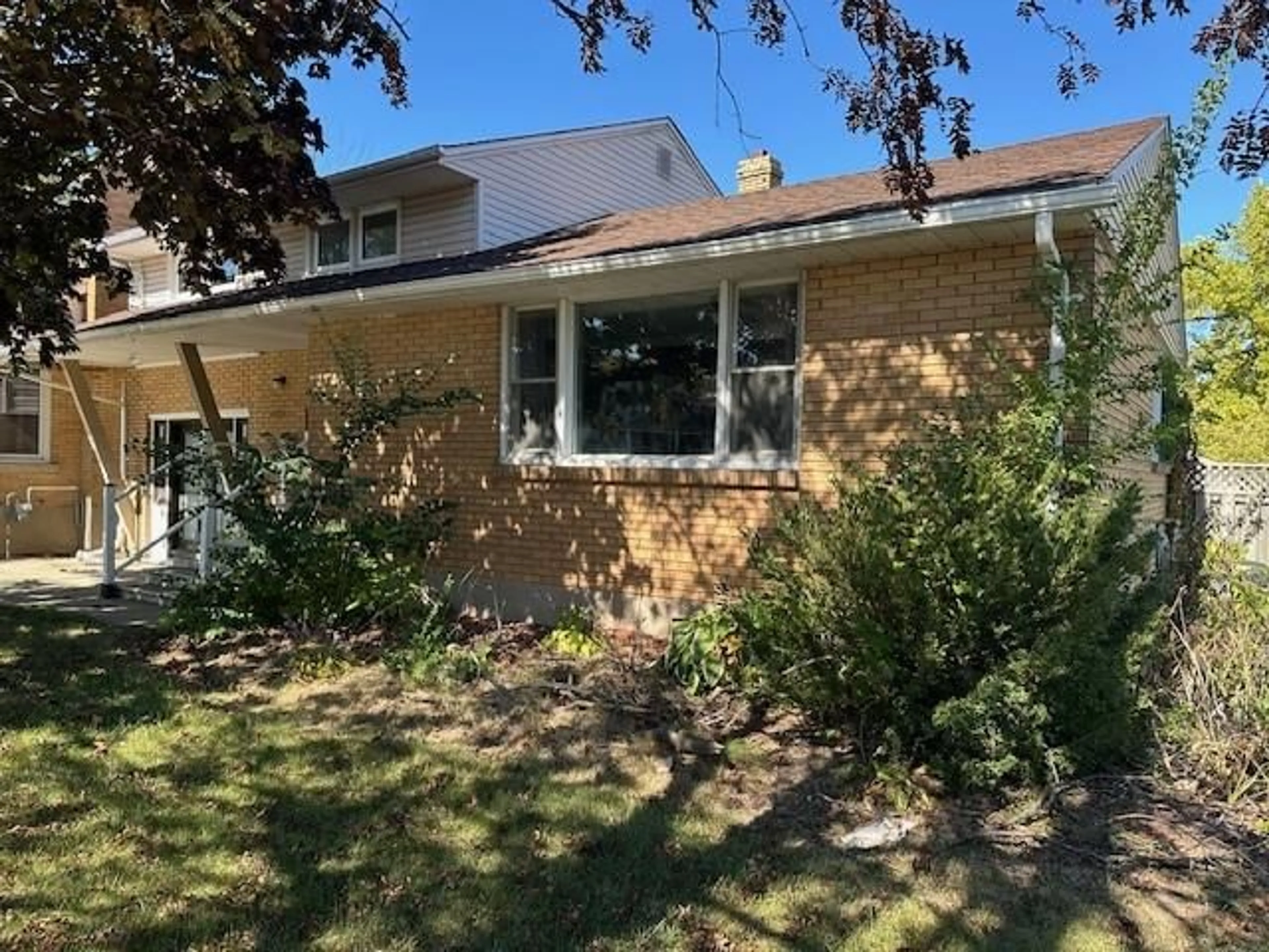 Home with vinyl exterior material, street for 212 CAMERON St, St Clair Ontario N0N 1G0