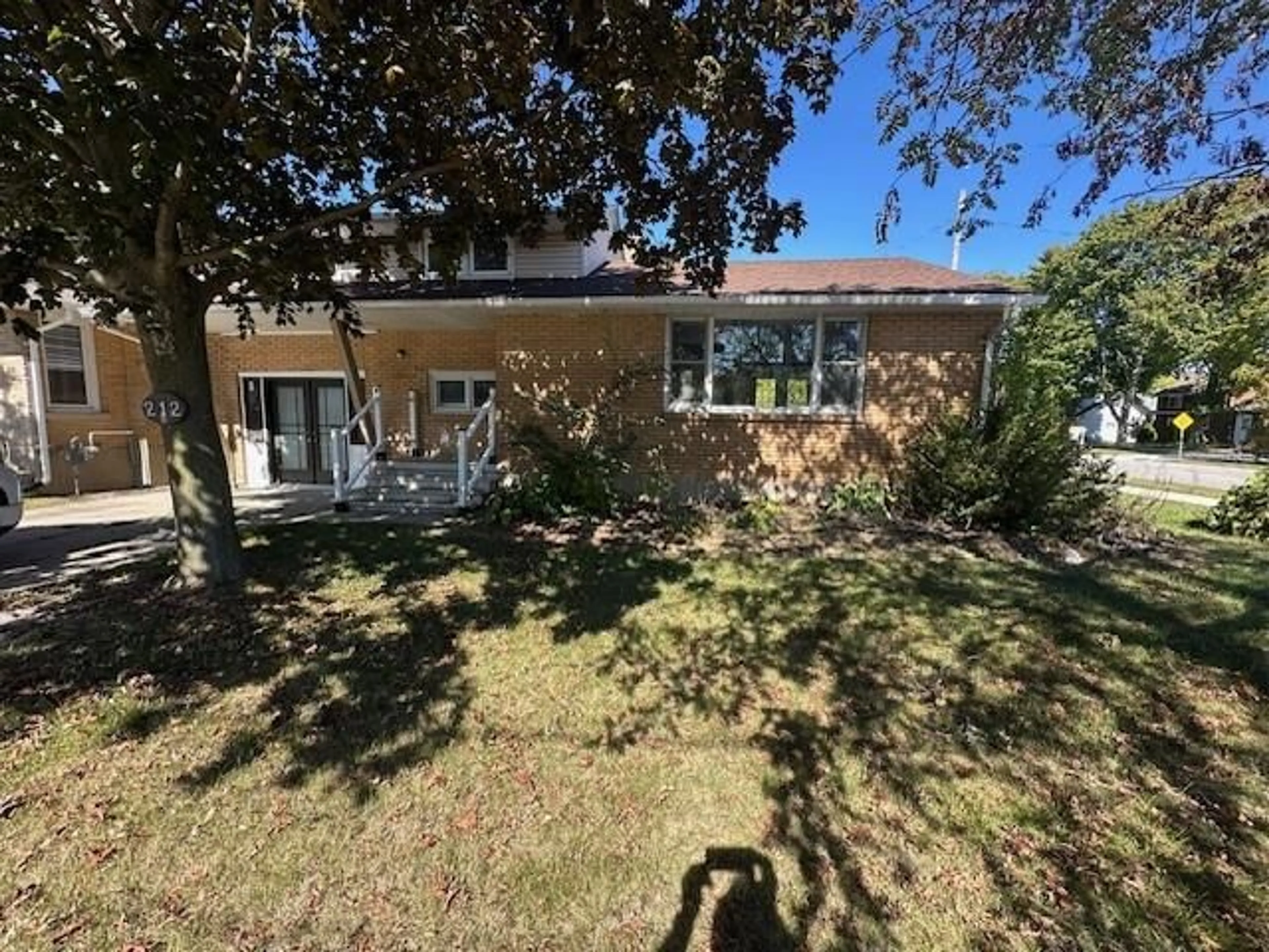 A pic from outside/outdoor area/front of a property/back of a property/a pic from drone, street for 212 CAMERON St, St Clair Ontario N0N 1G0