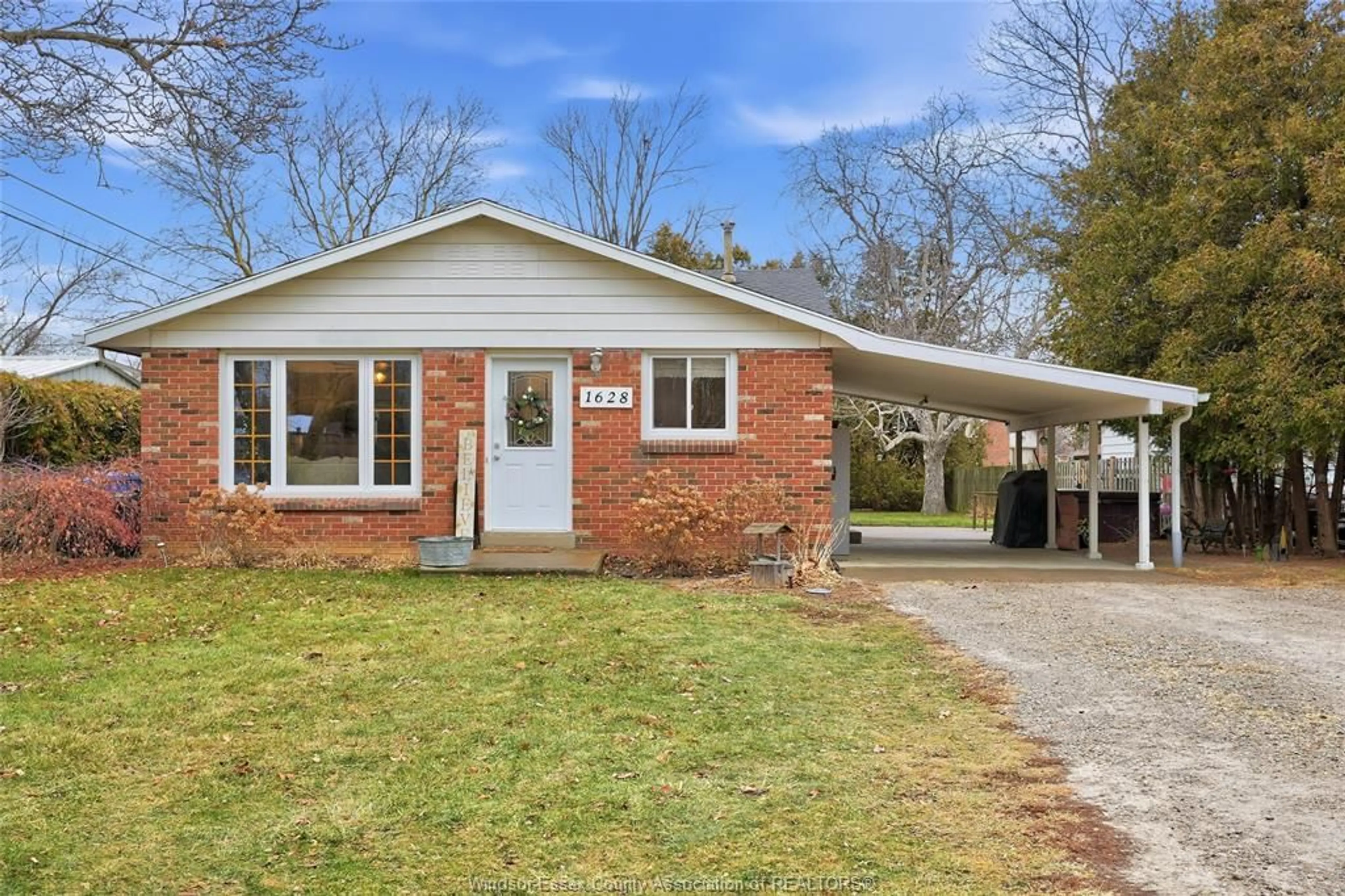 Home with brick exterior material, street for 1628 ROAD 2, Kingsville Ontario N0P 2G0