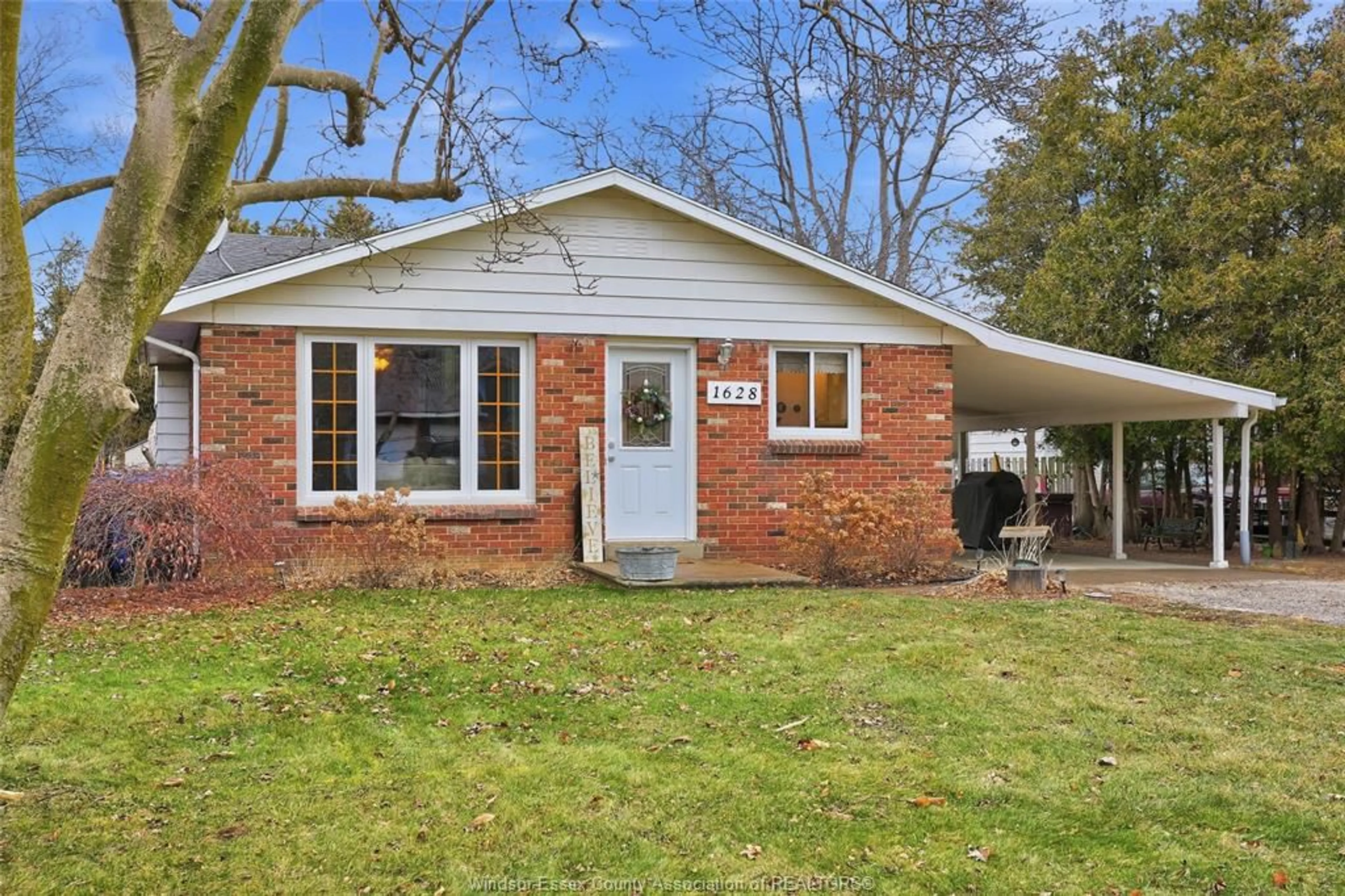 Home with brick exterior material, street for 1628 ROAD 2, Kingsville Ontario N0P 2G0