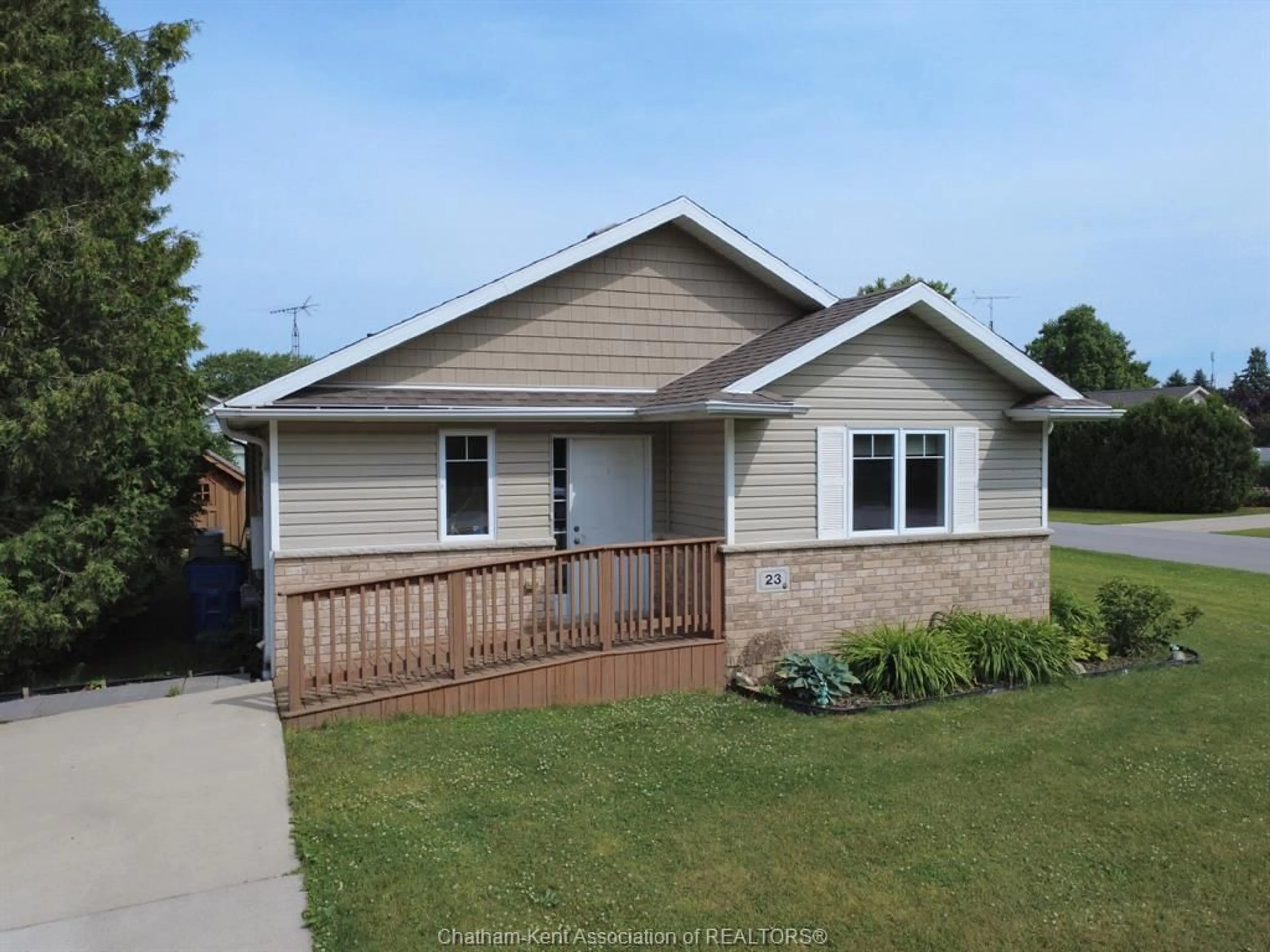 Home with vinyl exterior material, street for 23 Kyle Dr, Ridgetown Ontario N0P 2C0