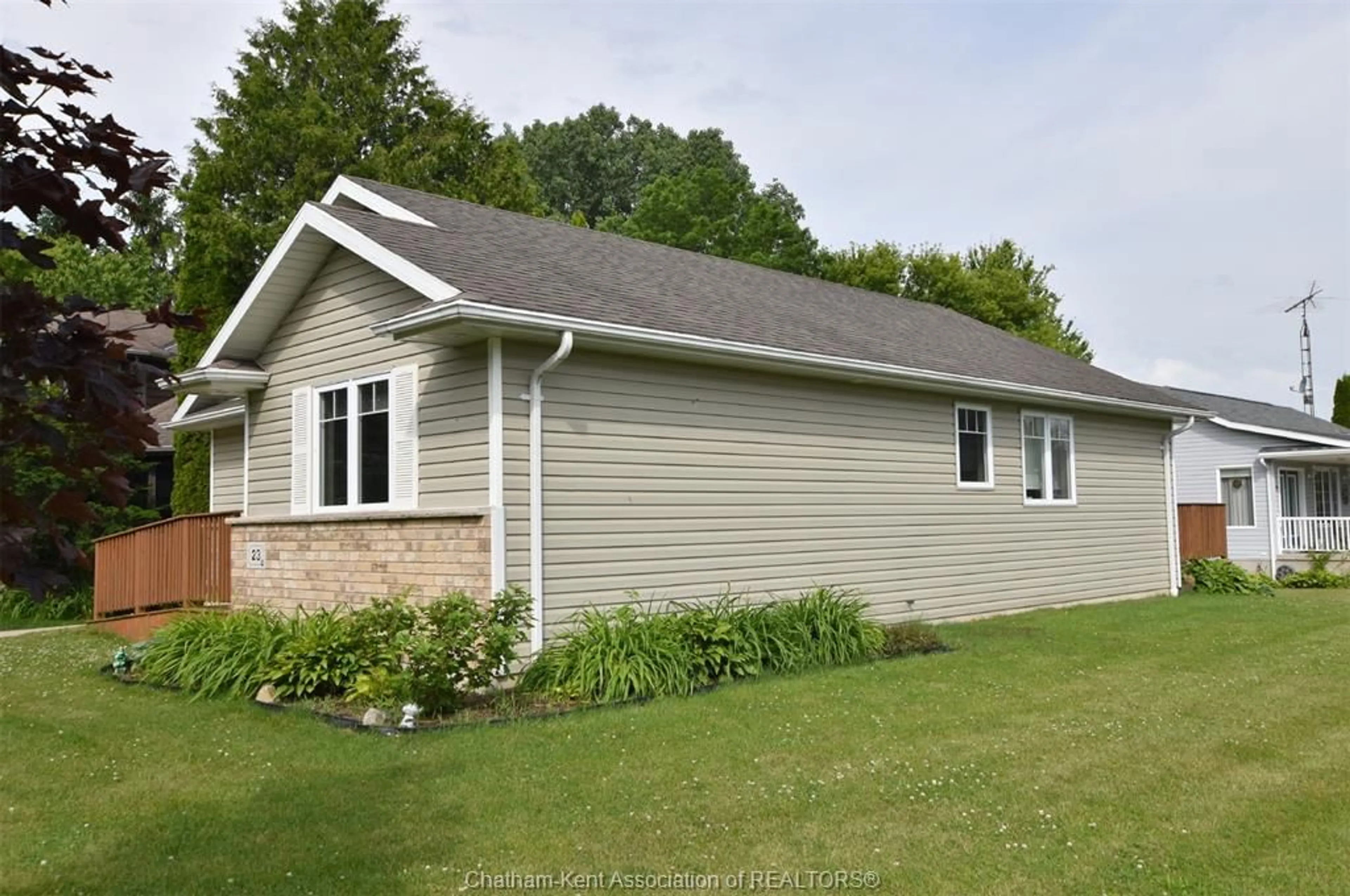 Home with vinyl exterior material, building for 23 Kyle Dr, Ridgetown Ontario N0P 2C0