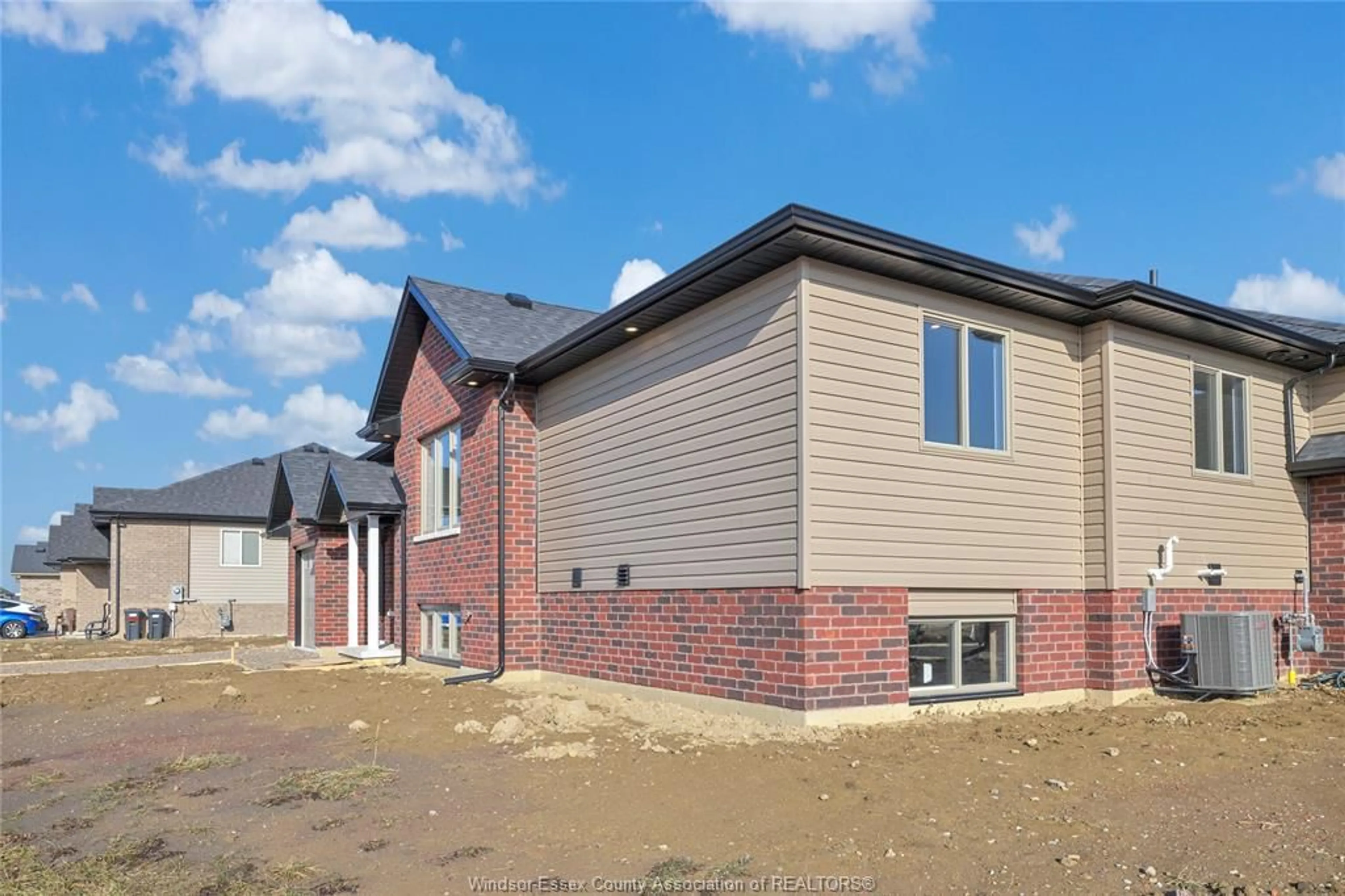 Home with brick exterior material, building for 3198 VIOLA Cres, Windsor Ontario N8N 0A2