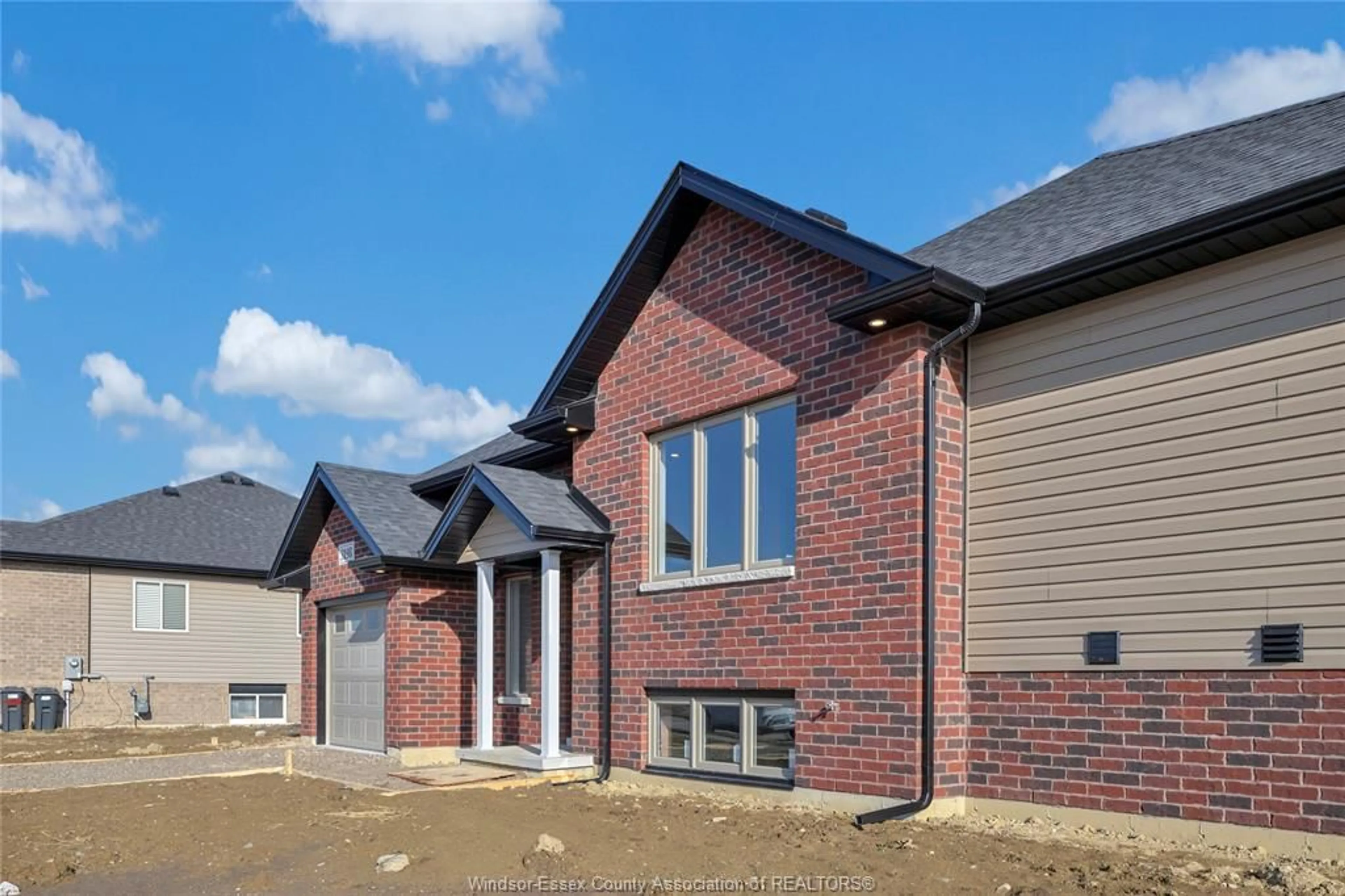 Home with brick exterior material, building for 3198 VIOLA Cres, Windsor Ontario N8N 0A2