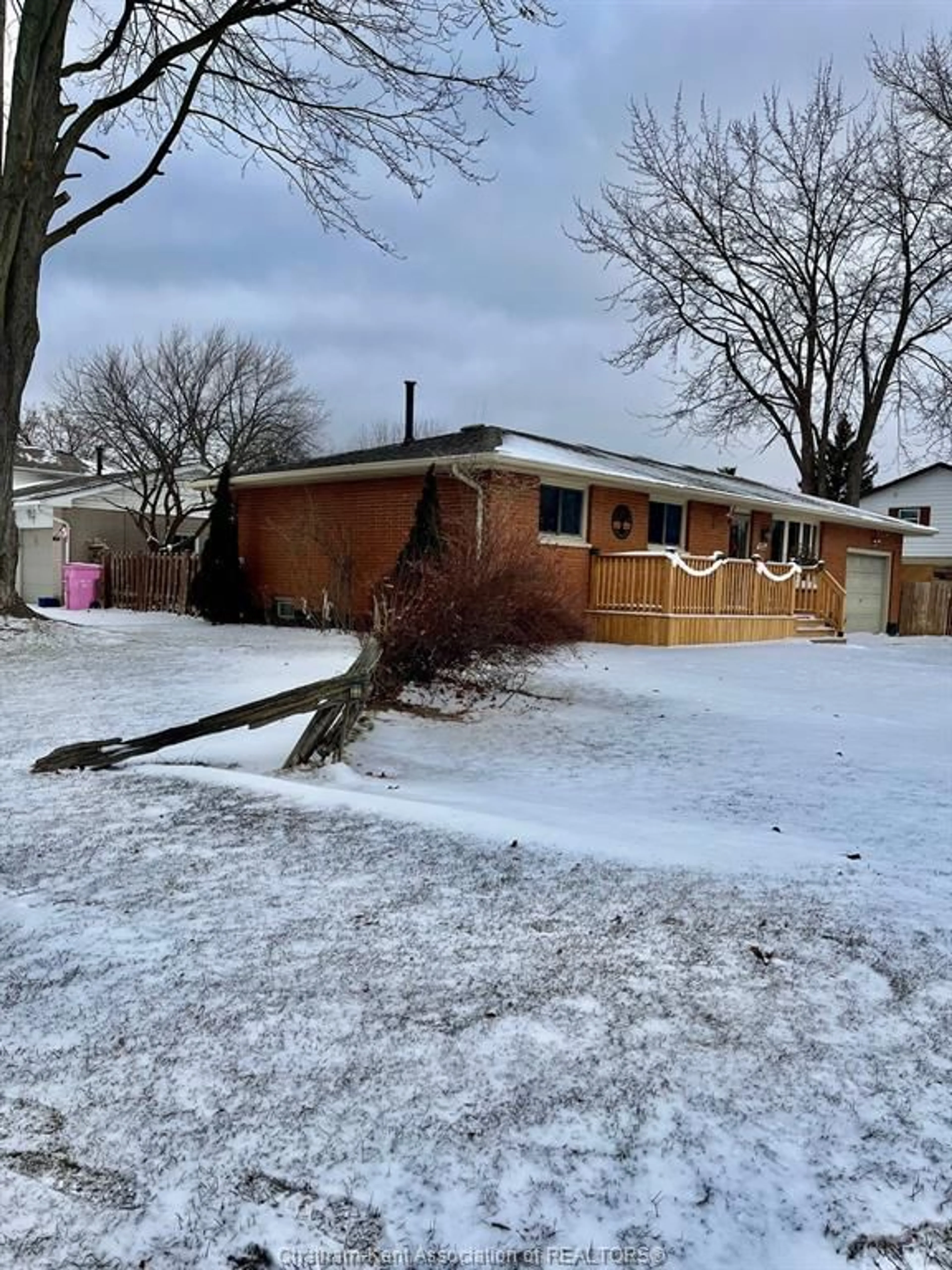 Unknown for 135 BERRY St, Chatham Ontario N7N 3B2