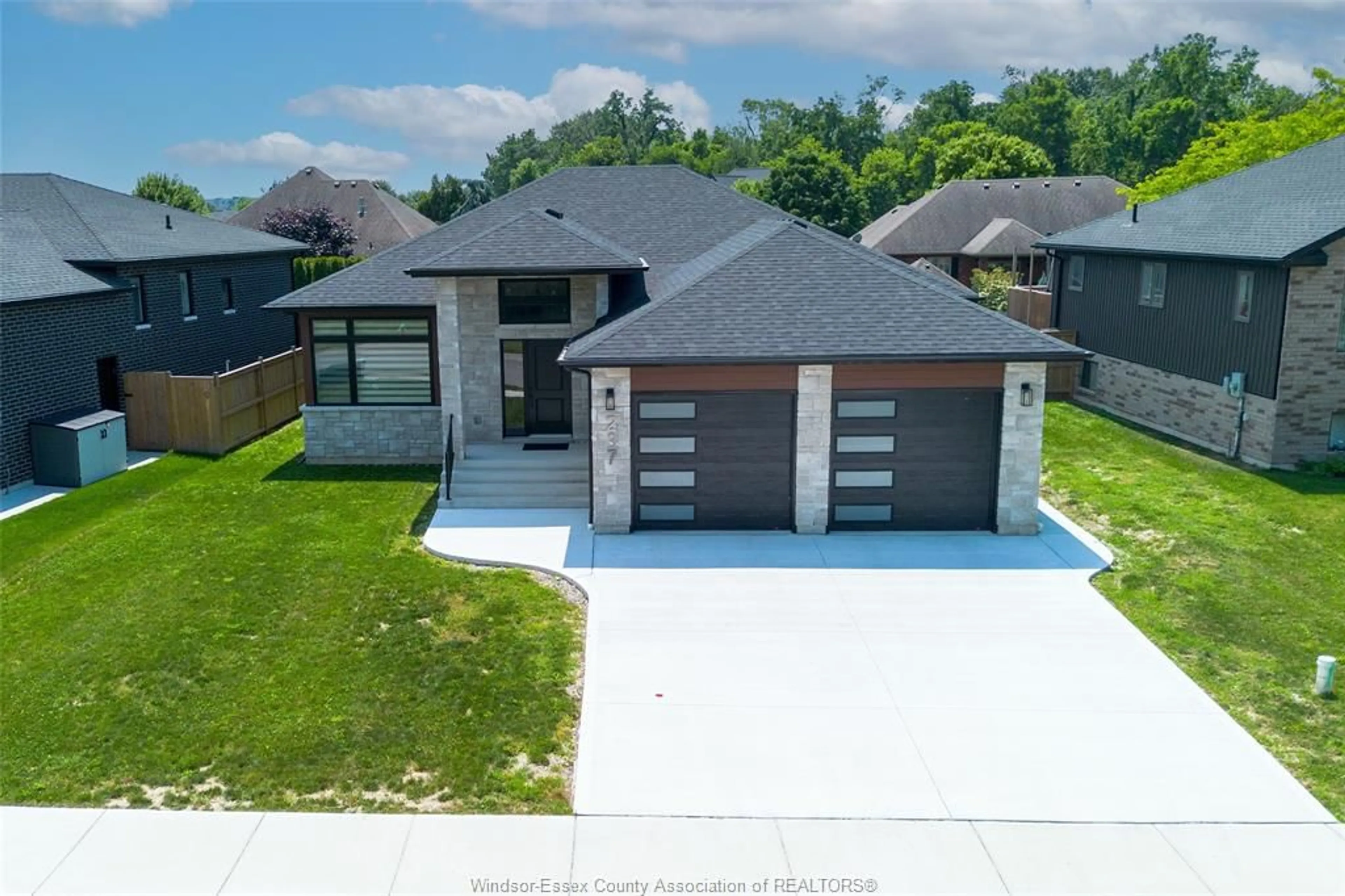 A pic from outside/outdoor area/front of a property/back of a property/a pic from drone, street for 237 SANDYBROOK Way, Kingsville Ontario N9Y 0A3