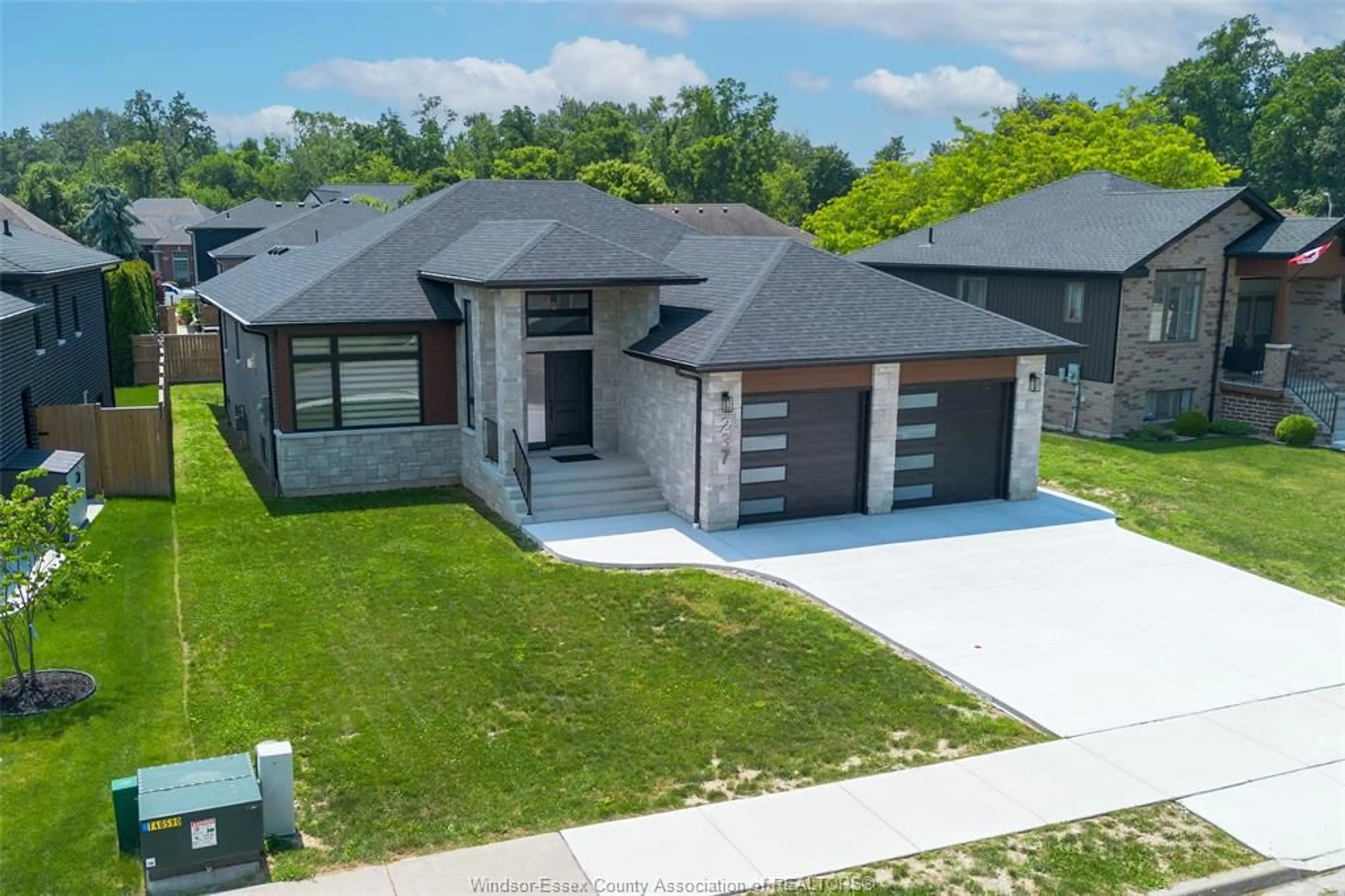 A pic from outside/outdoor area/front of a property/back of a property/a pic from drone, street for 237 SANDYBROOK Way, Kingsville Ontario N9Y 0A3
