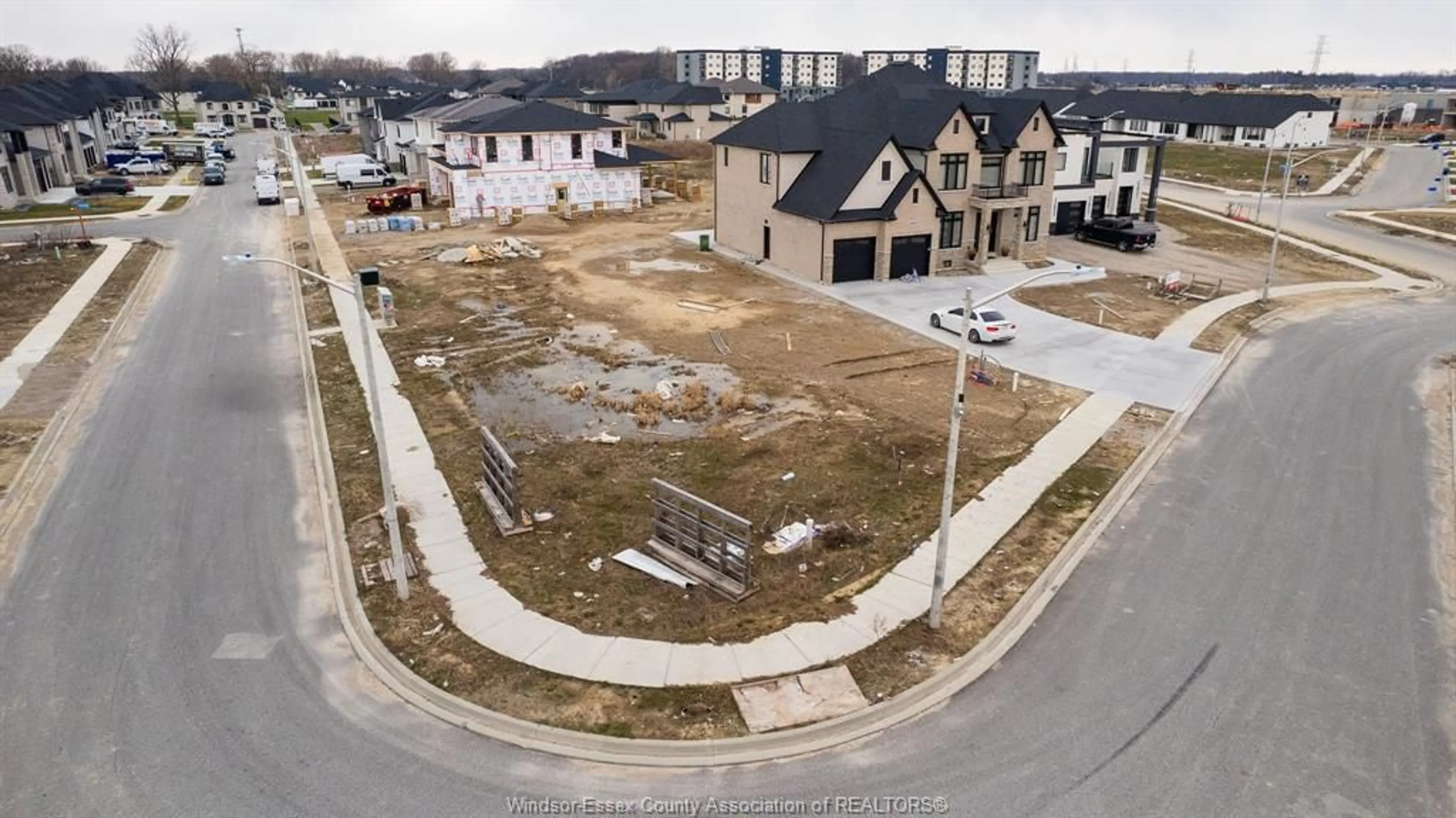 A pic from outside/outdoor area/front of a property/back of a property/a pic from drone, street for 4451 CATERINA Cres, LaSalle Ontario N9H 0N2