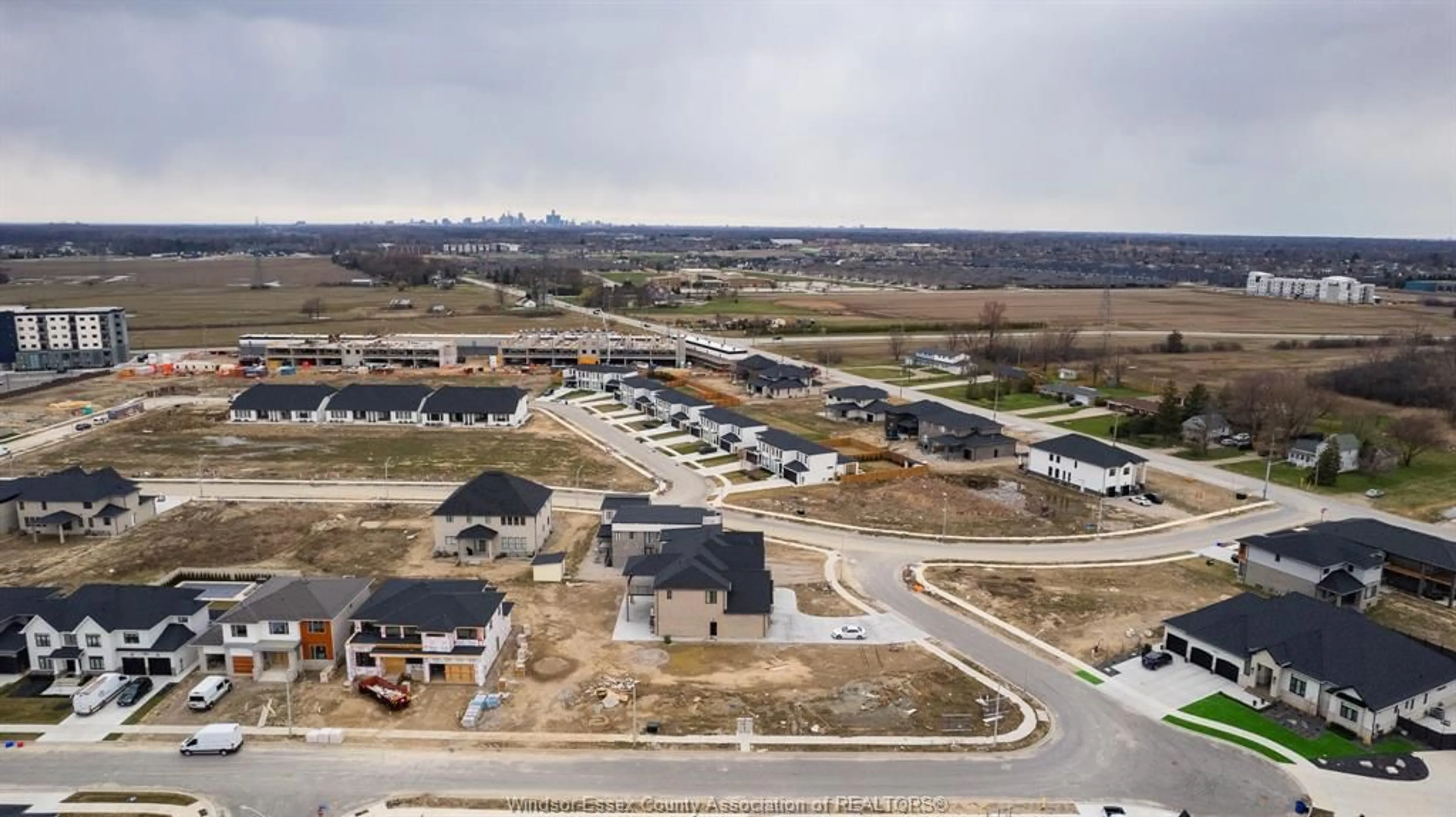 A pic from outside/outdoor area/front of a property/back of a property/a pic from drone, unknown for 4451 CATERINA Cres, LaSalle Ontario N9H 0N2