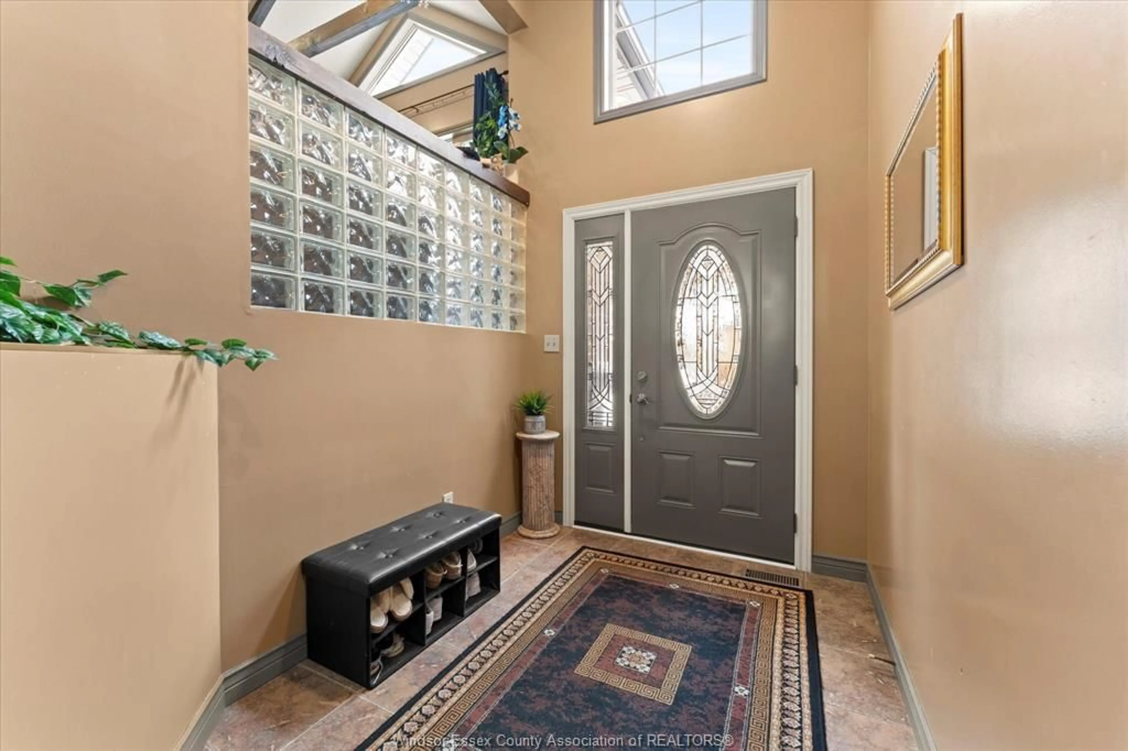 Indoor entryway for 11209 ANCONA Cres, Windsor Ontario N8R 2K2