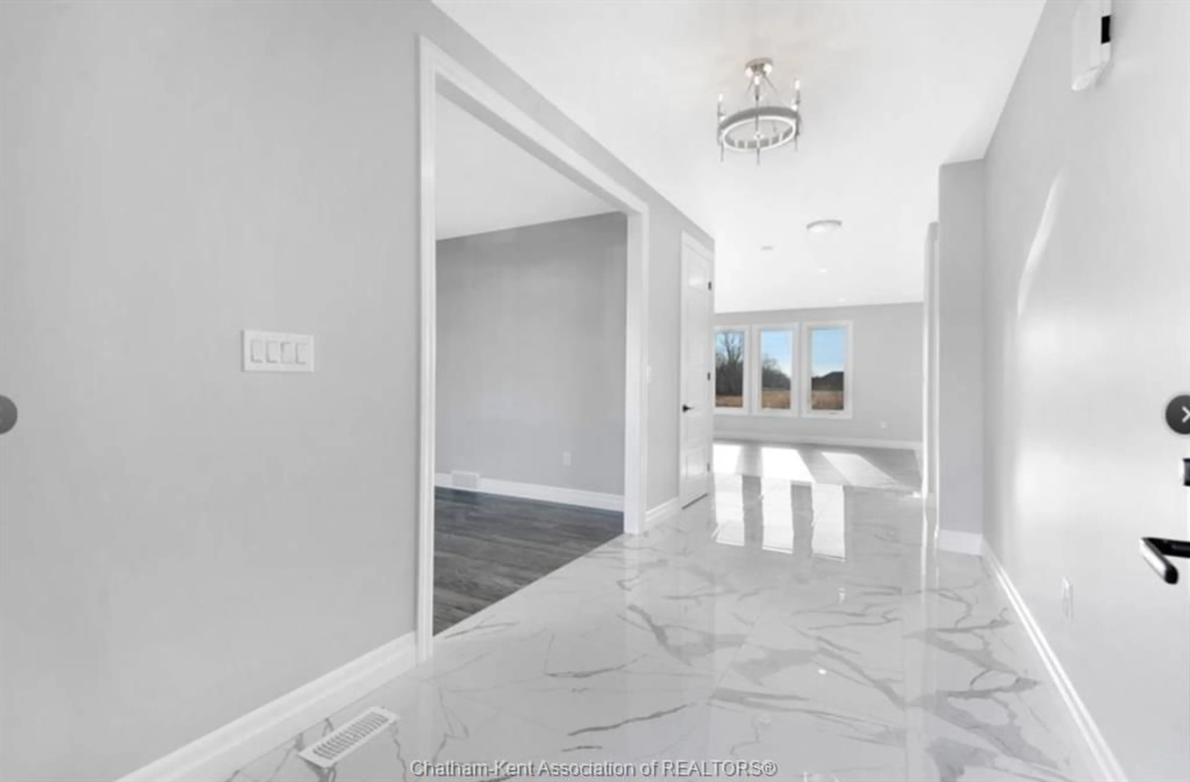 Indoor foyer for 217 Cowan Crt, Amherstburg Ontario N9V 0B9