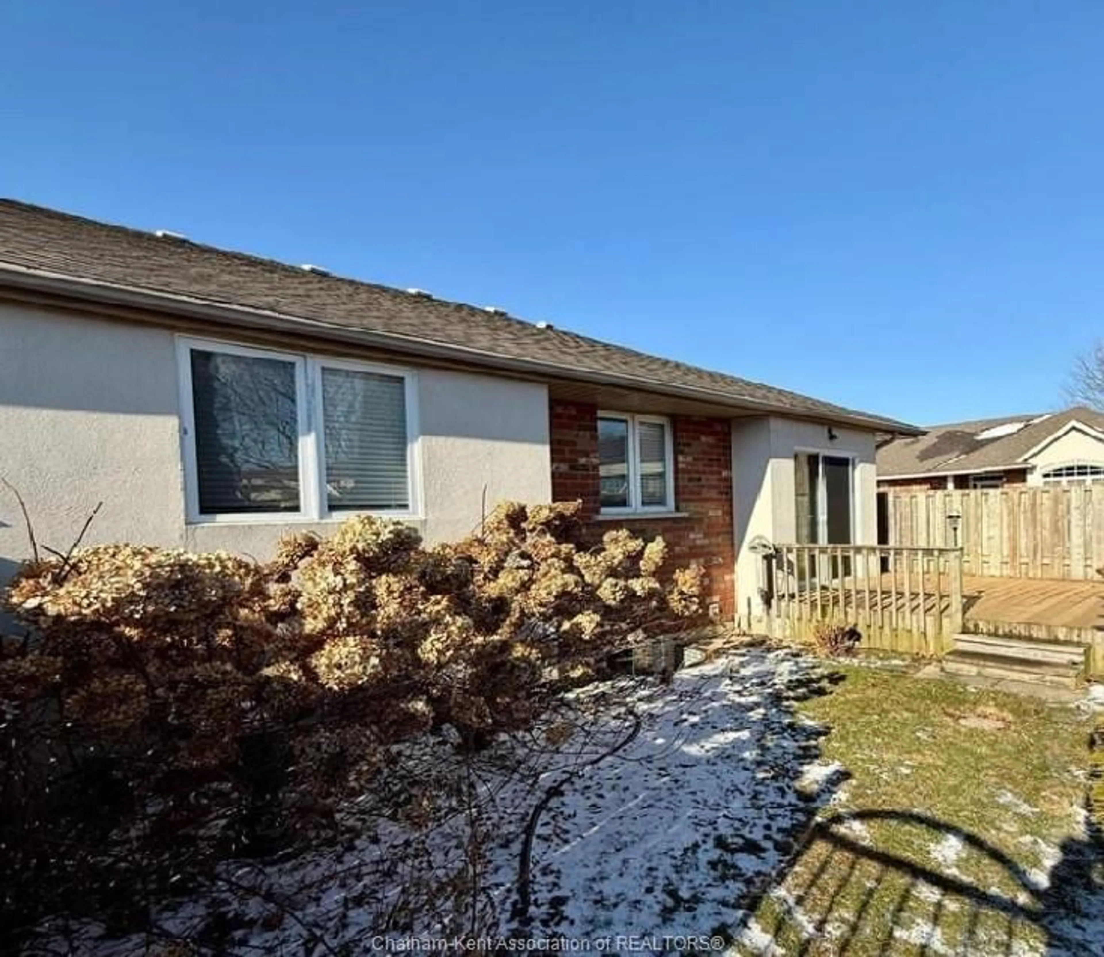 A pic from outside/outdoor area/front of a property/back of a property/a pic from drone, street for 15 Oakgrove Lane, Chatham Ontario N7L 5R9