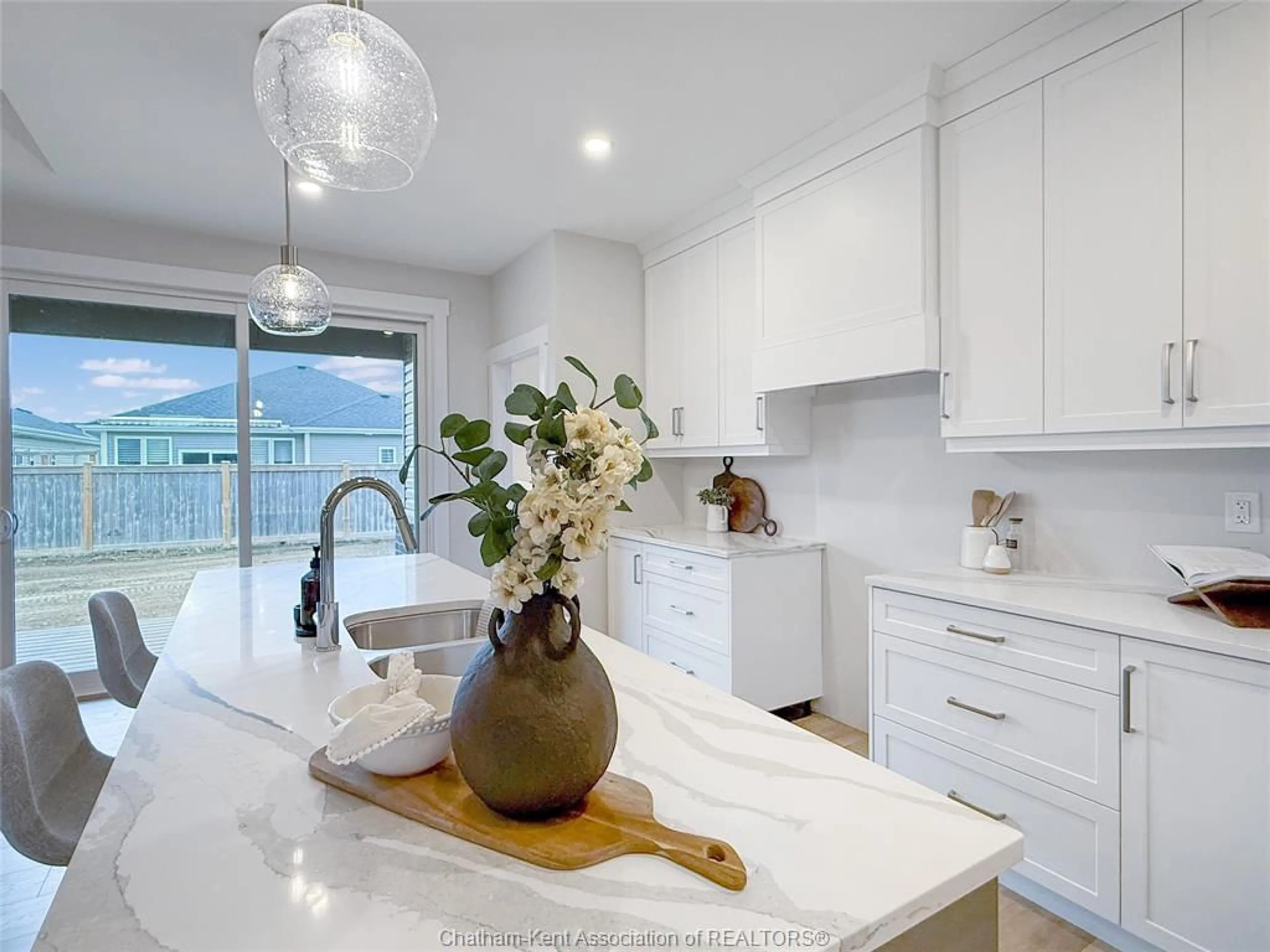 Contemporary kitchen, ceramic/tile floor for 60 Duskridge Rd, Chatham Ontario N7L 0G7