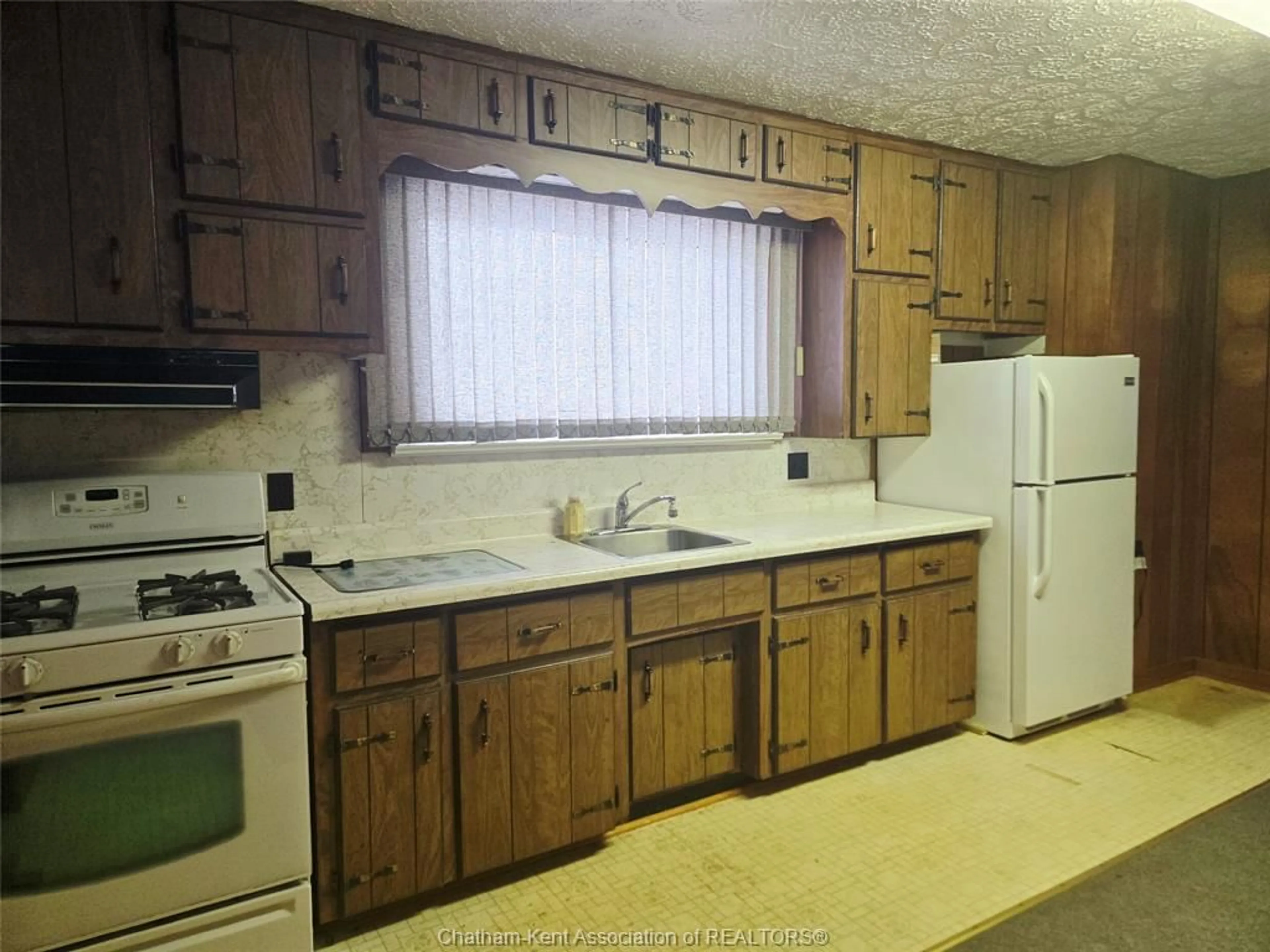 Standard kitchen, unknown for 86 Lamila St, Thamesville Ontario N0P 2K0
