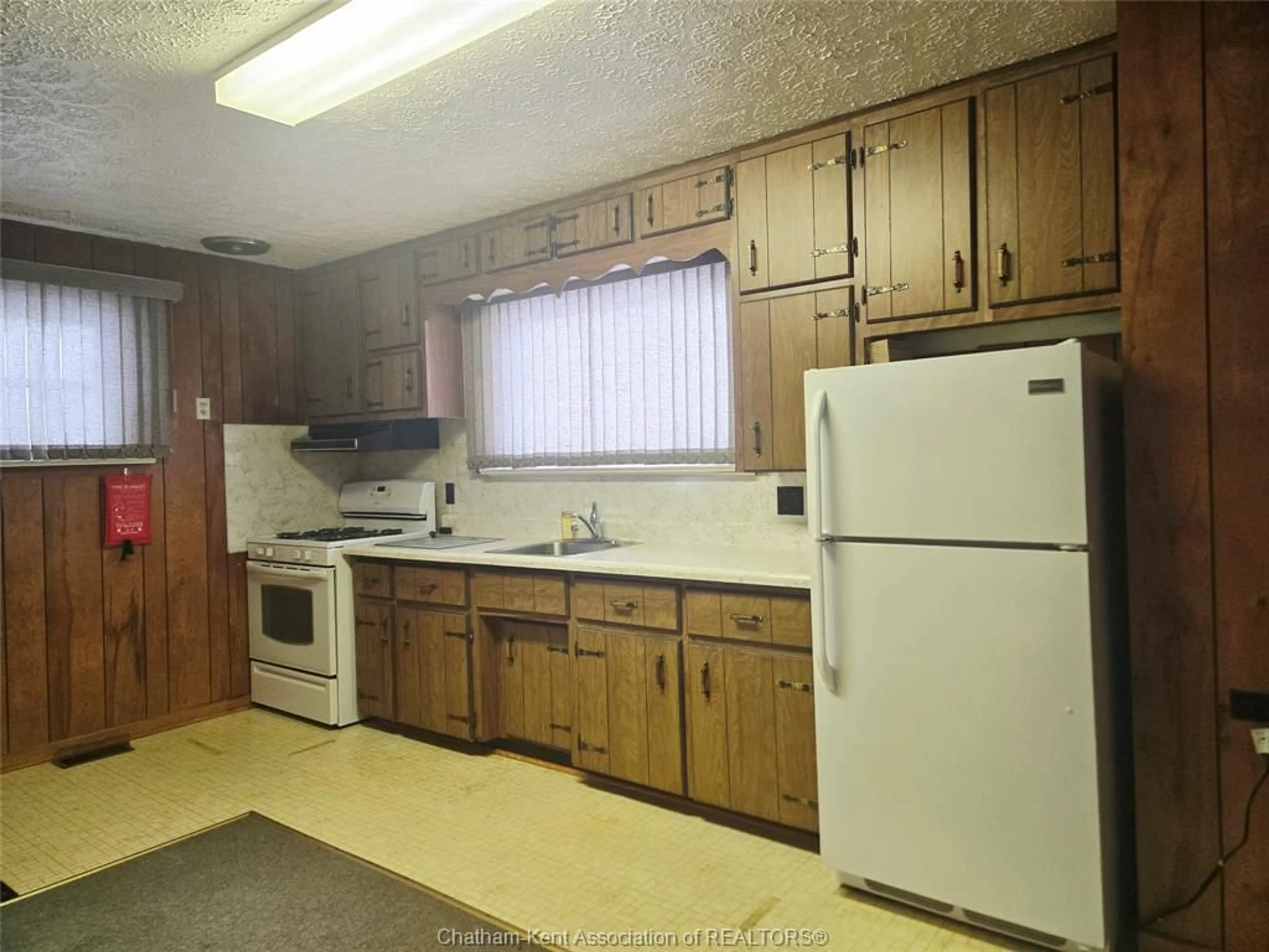 Standard kitchen, unknown for 86 Lamila St, Thamesville Ontario N0P 2K0