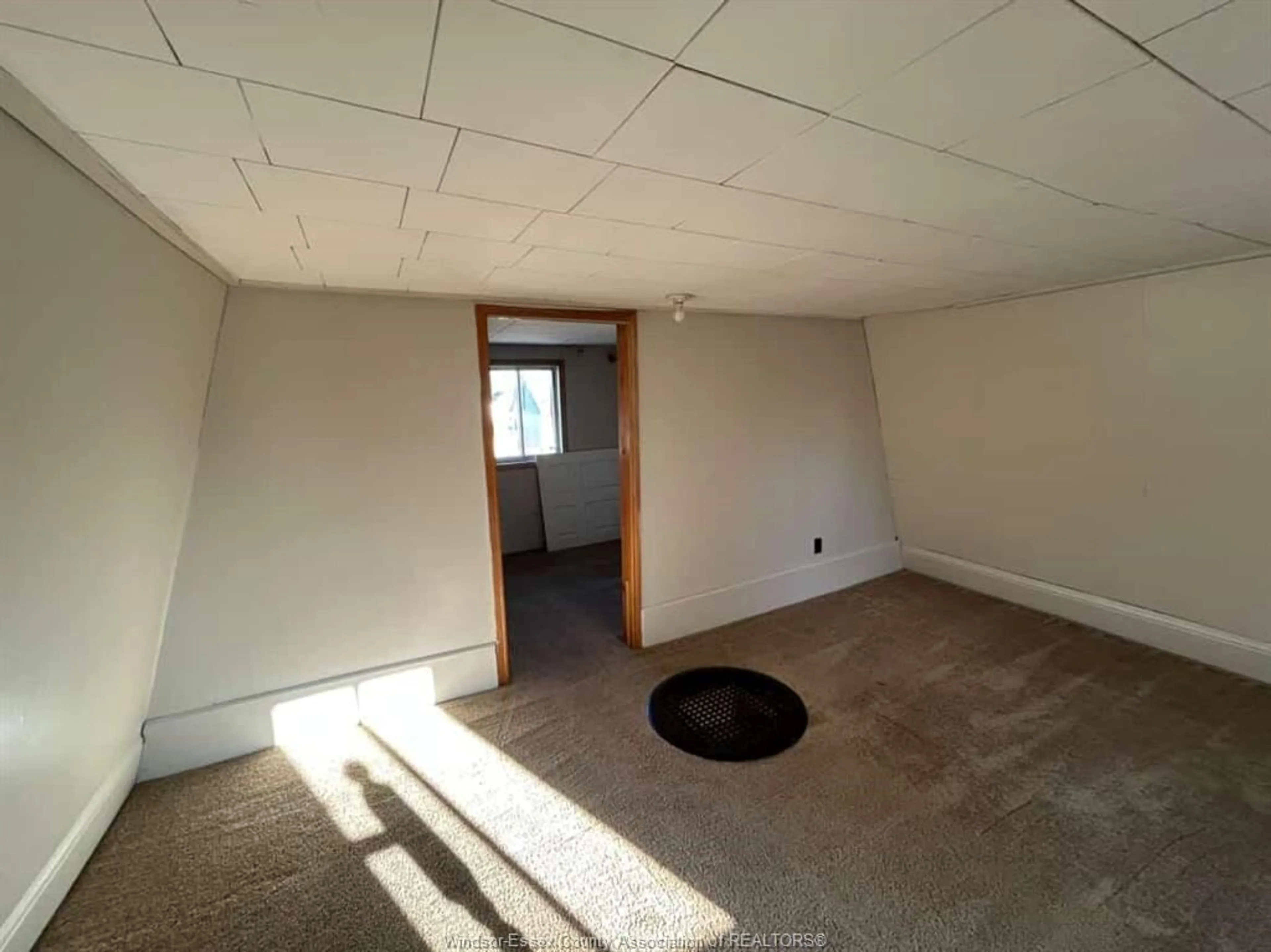 A pic of a room for 260 WOODS St, Chatham Ontario N7L 3R5