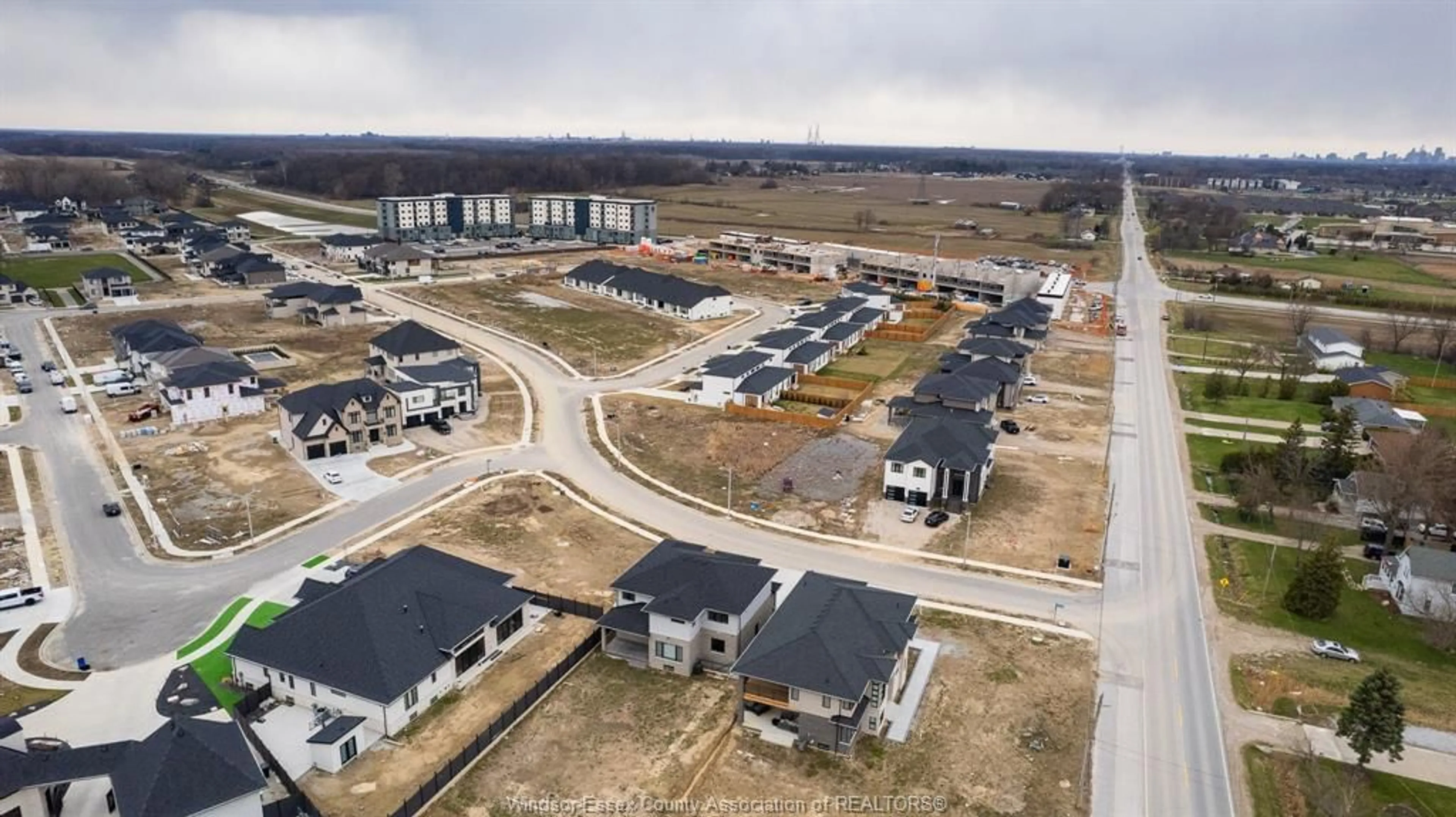 A pic from outside/outdoor area/front of a property/back of a property/a pic from drone, street for 4965 TERRA BELLA Dr, LaSalle Ontario N9H 0N2