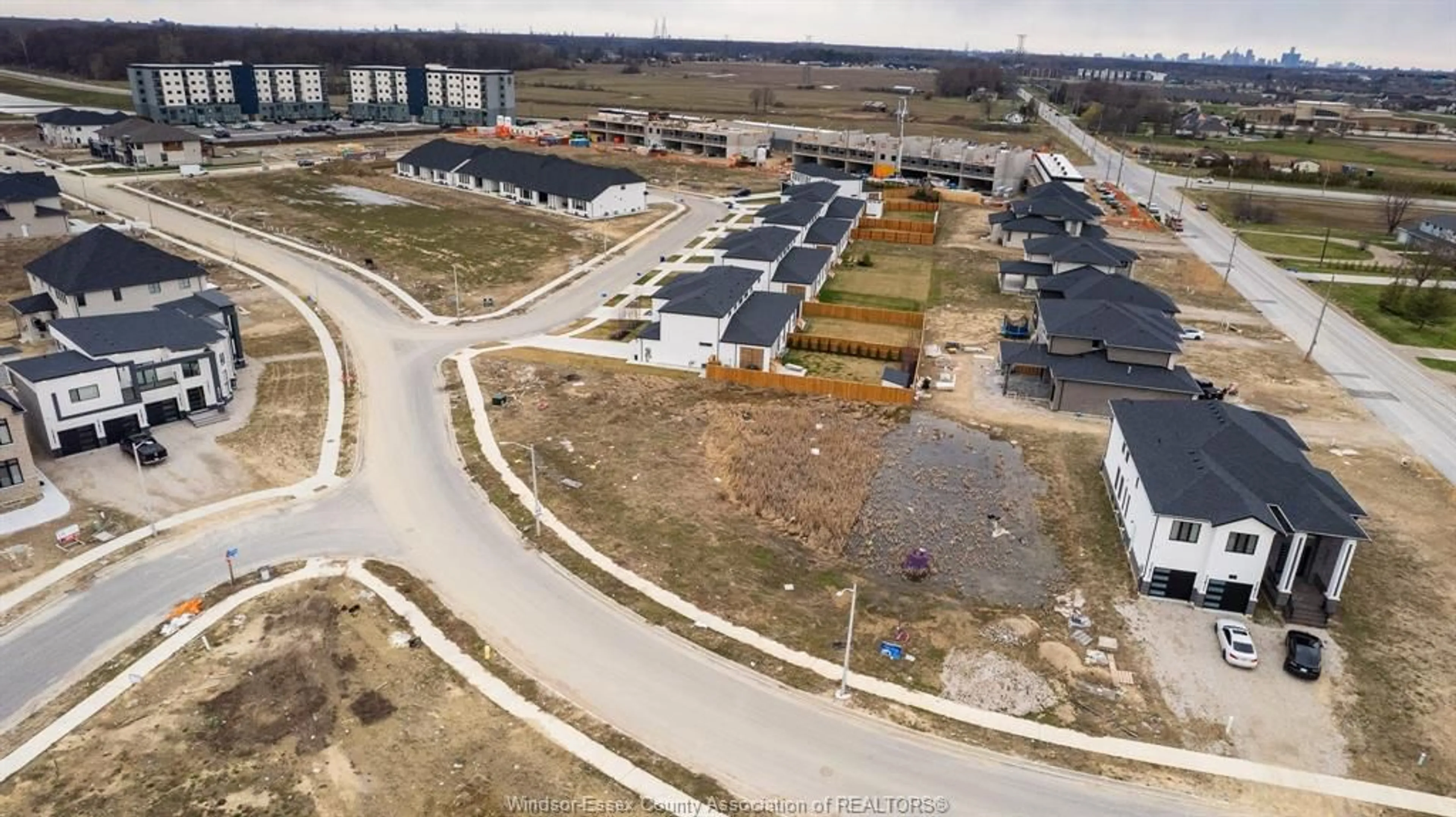 A pic from outside/outdoor area/front of a property/back of a property/a pic from drone, street for 4965 TERRA BELLA Dr, LaSalle Ontario N9H 0N2