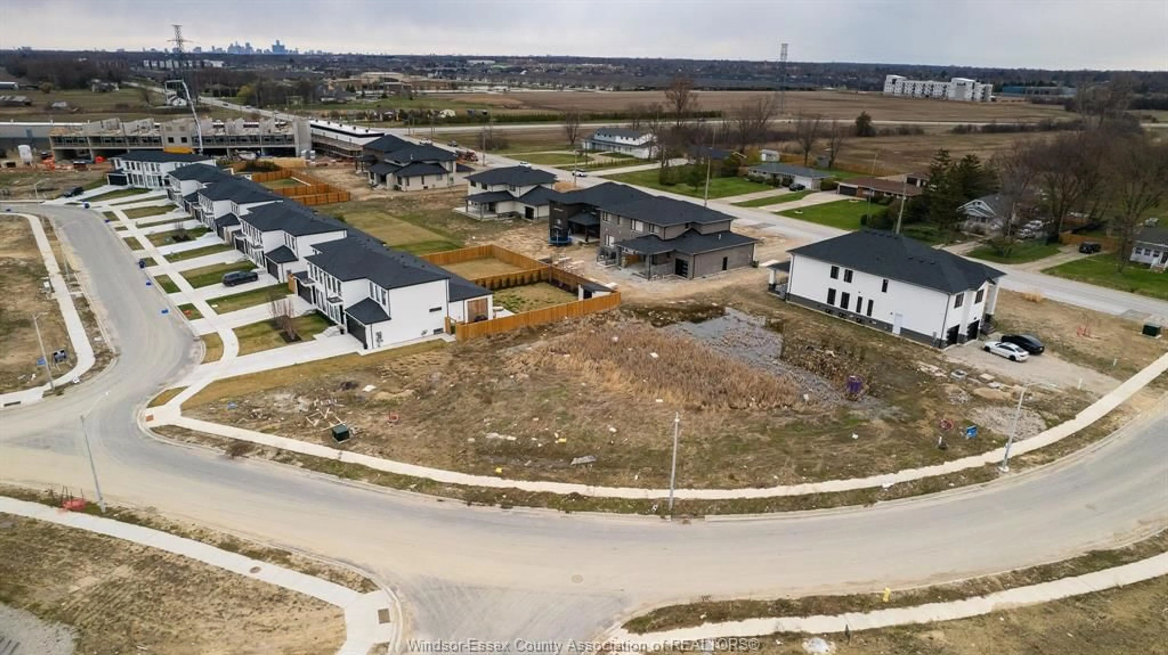 A pic from outside/outdoor area/front of a property/back of a property/a pic from drone, street for 4965 TERRA BELLA Dr, LaSalle Ontario N9H 0N2