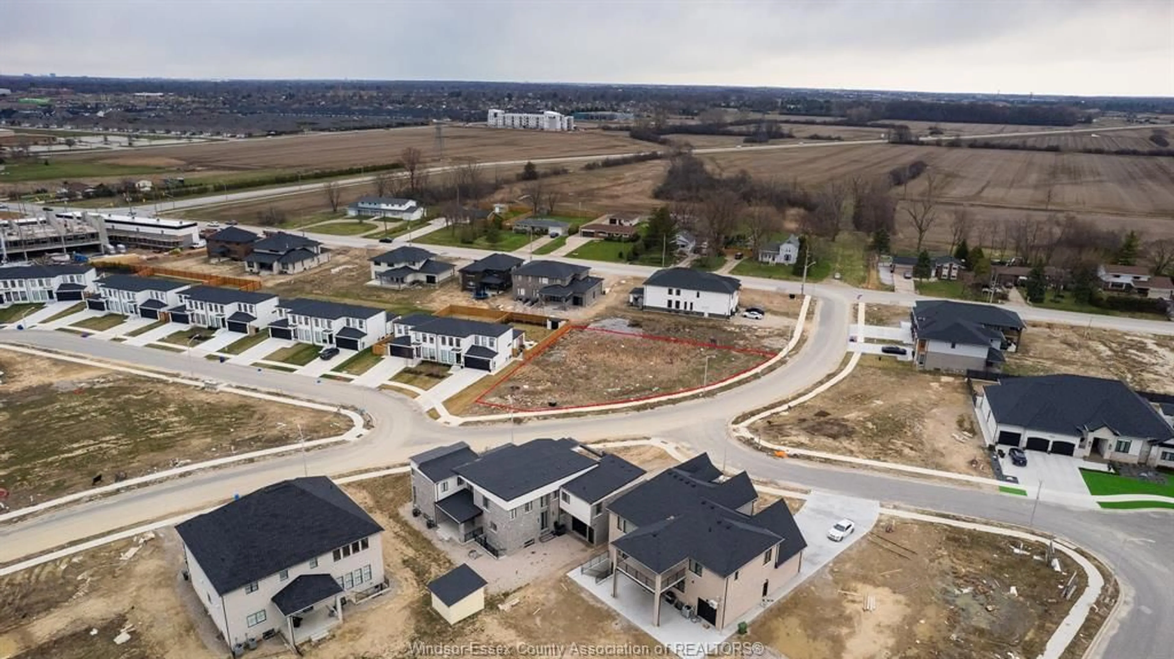 A pic from outside/outdoor area/front of a property/back of a property/a pic from drone, street for 4965 TERRA BELLA Dr, LaSalle Ontario N9H 0N2