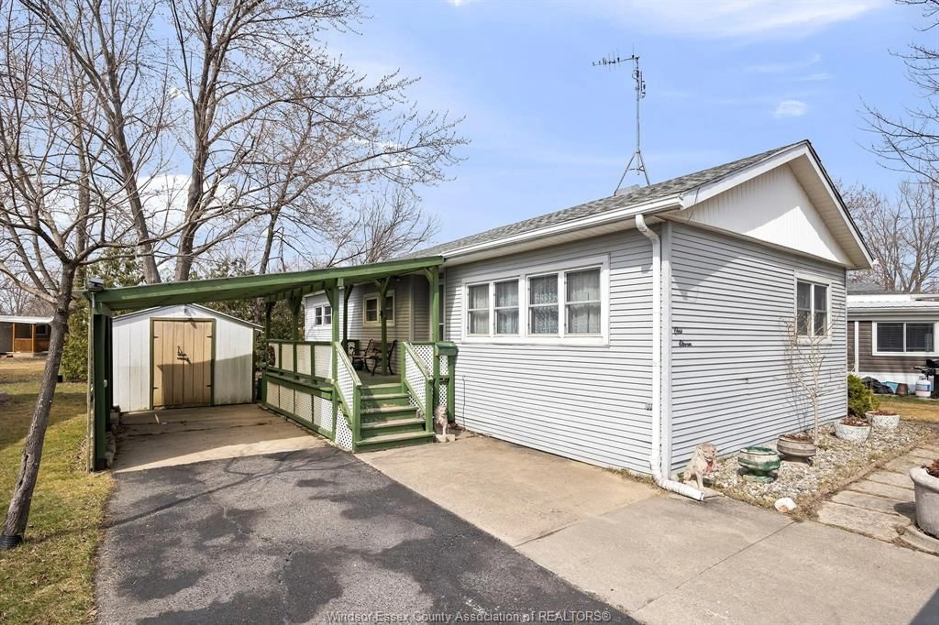 Unknown for 111 DANA Dr, Essex Ontario N8M 2A1