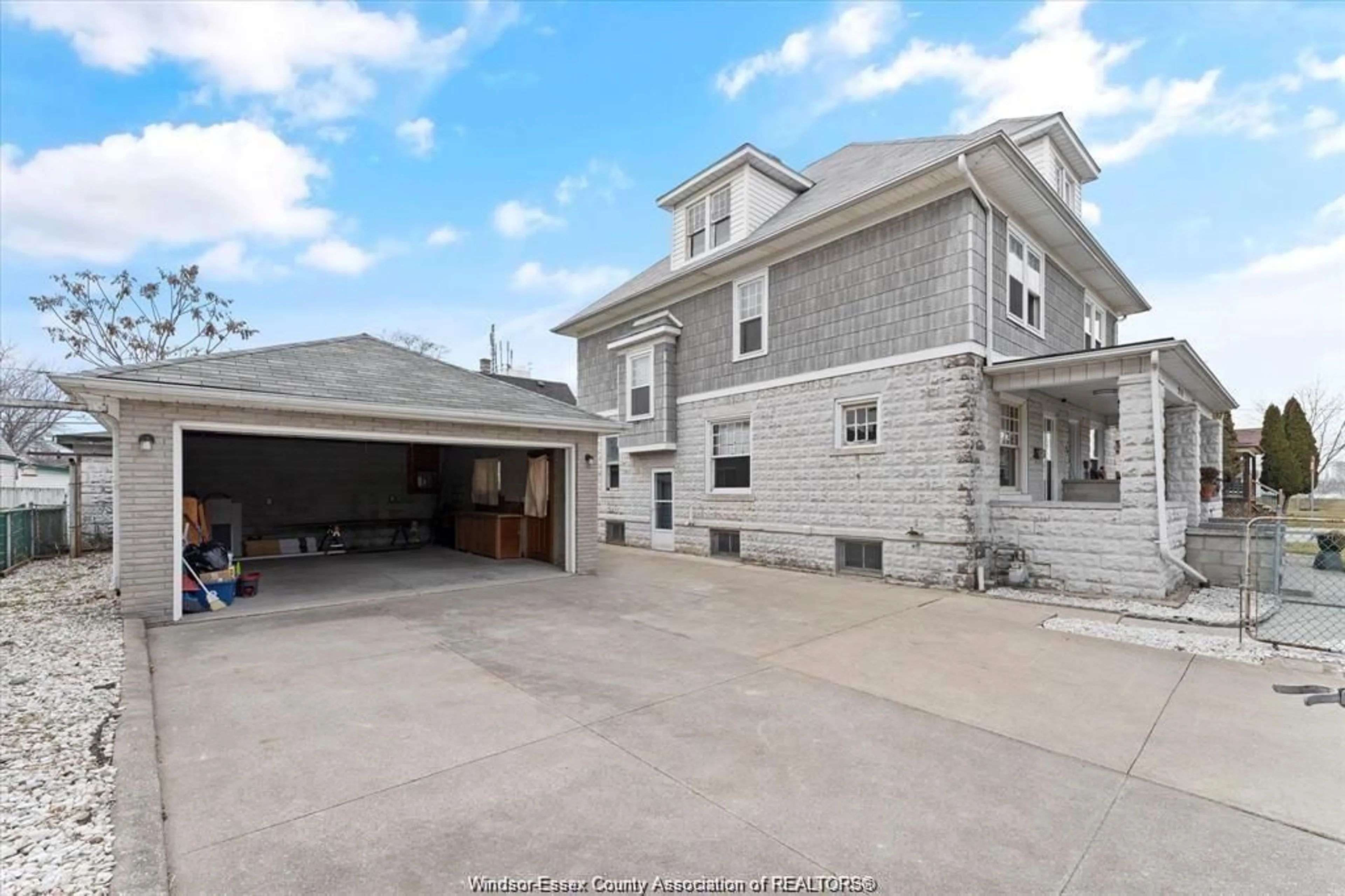 Unknown for 215 Pierre Ave, Windsor Ontario N9A 2J6