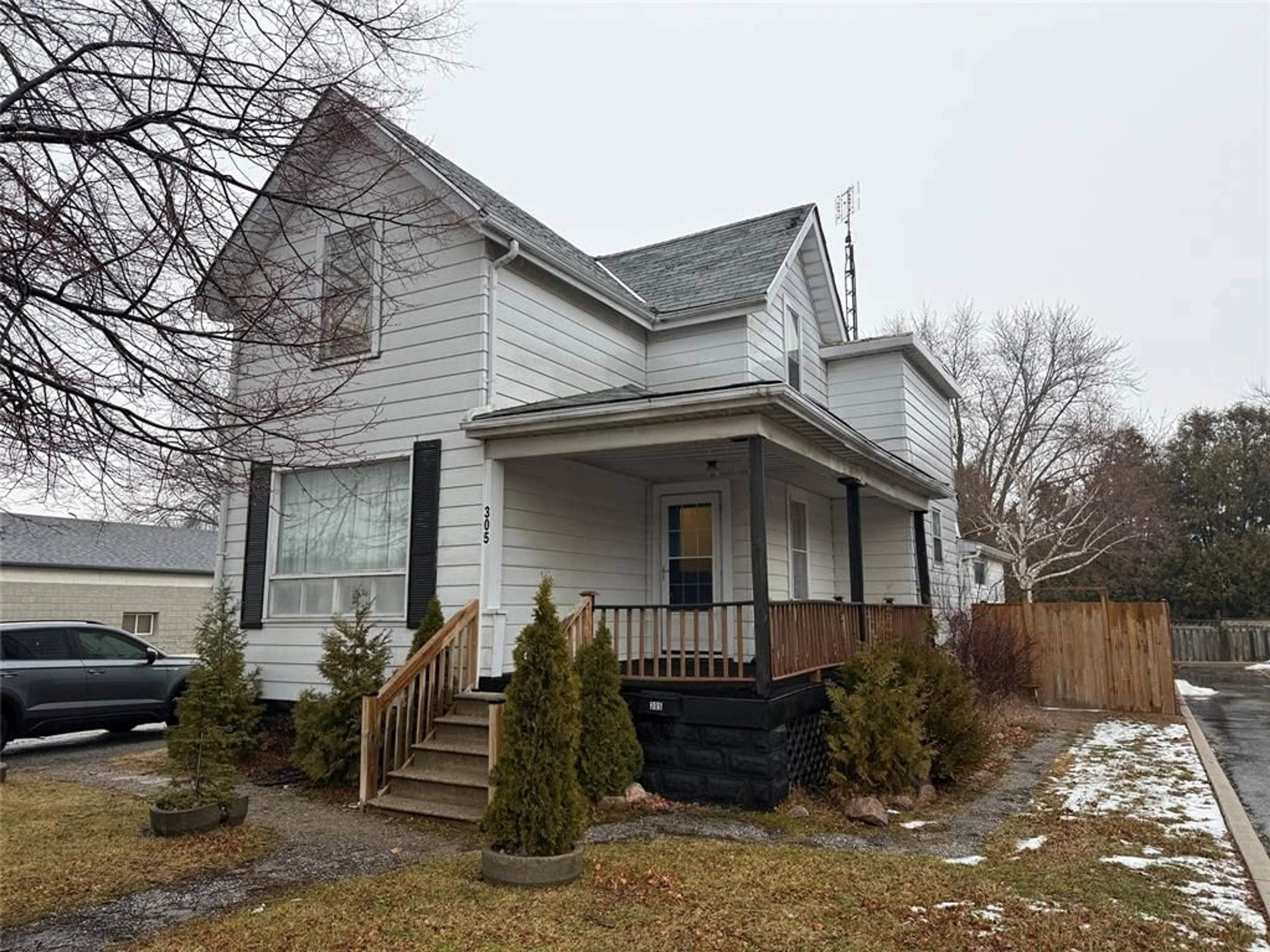 Home with vinyl exterior material, street for 305 ST CLAIR St, Chatham Ontario N7L 3J8