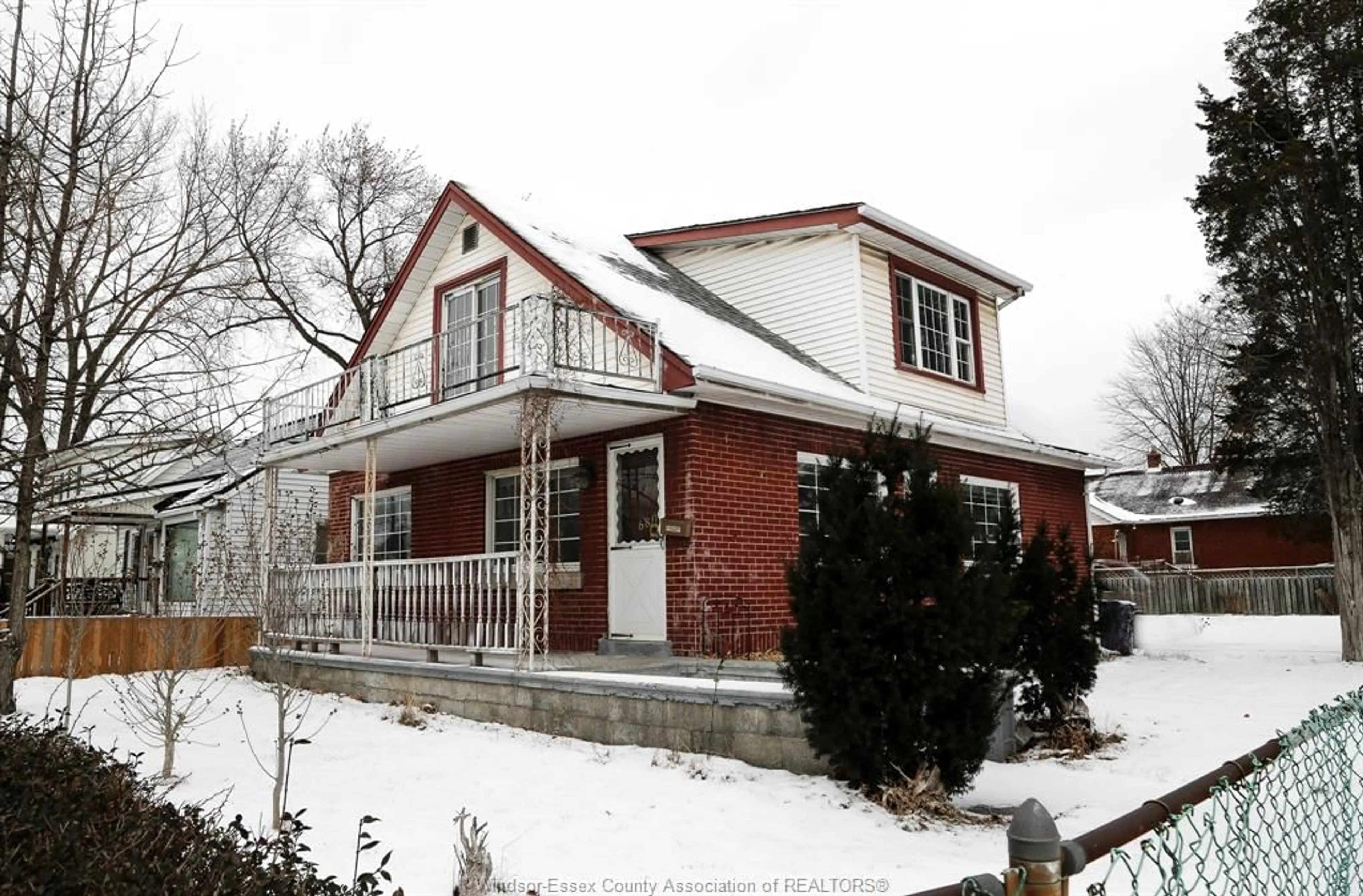 Home with vinyl exterior material, street for 680 PRINCE, Windsor Ontario N9C 2Z1