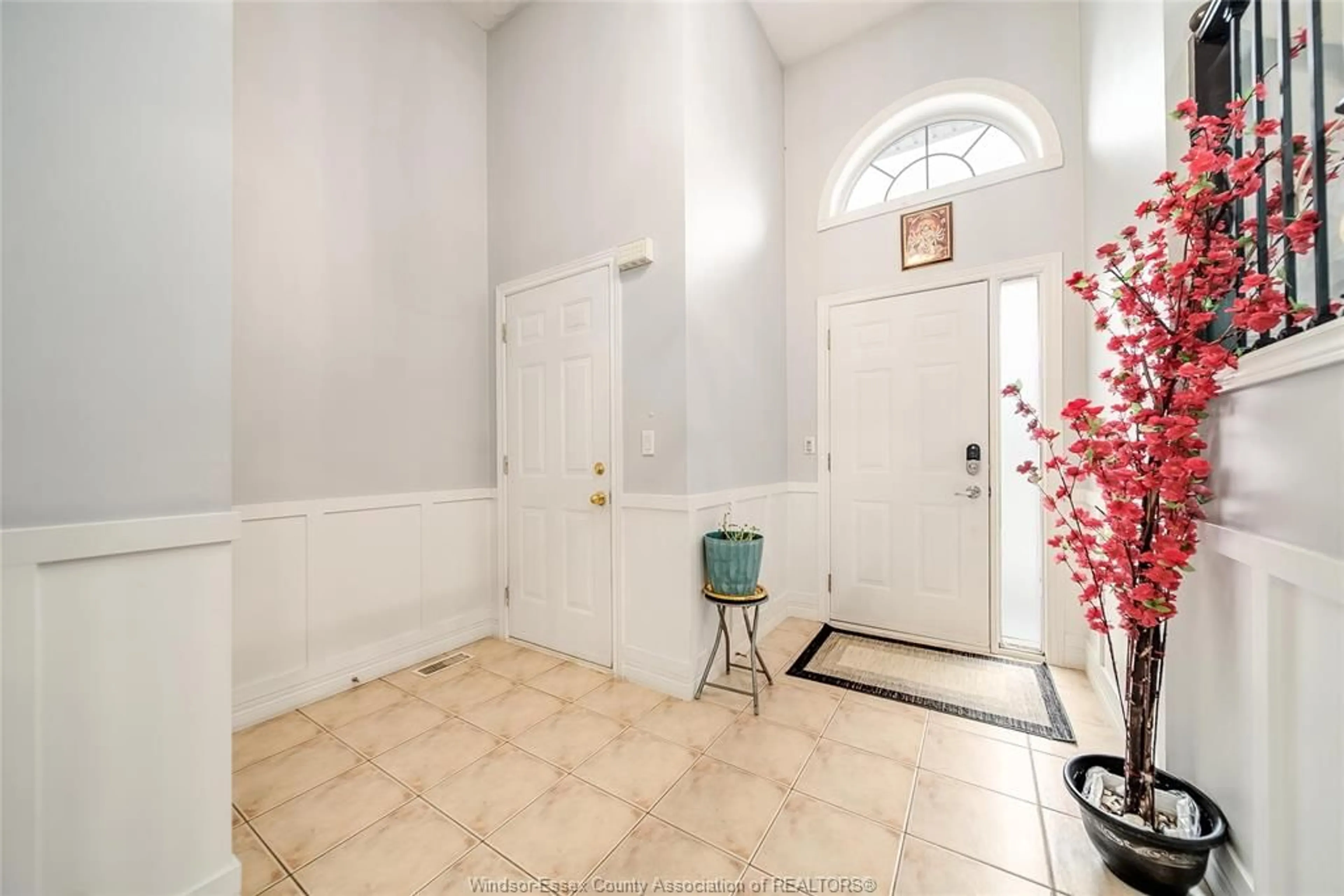 Indoor entryway for 1119 MONARCH MEADOWS Dr, Lakeshore Ontario N8L 0W5